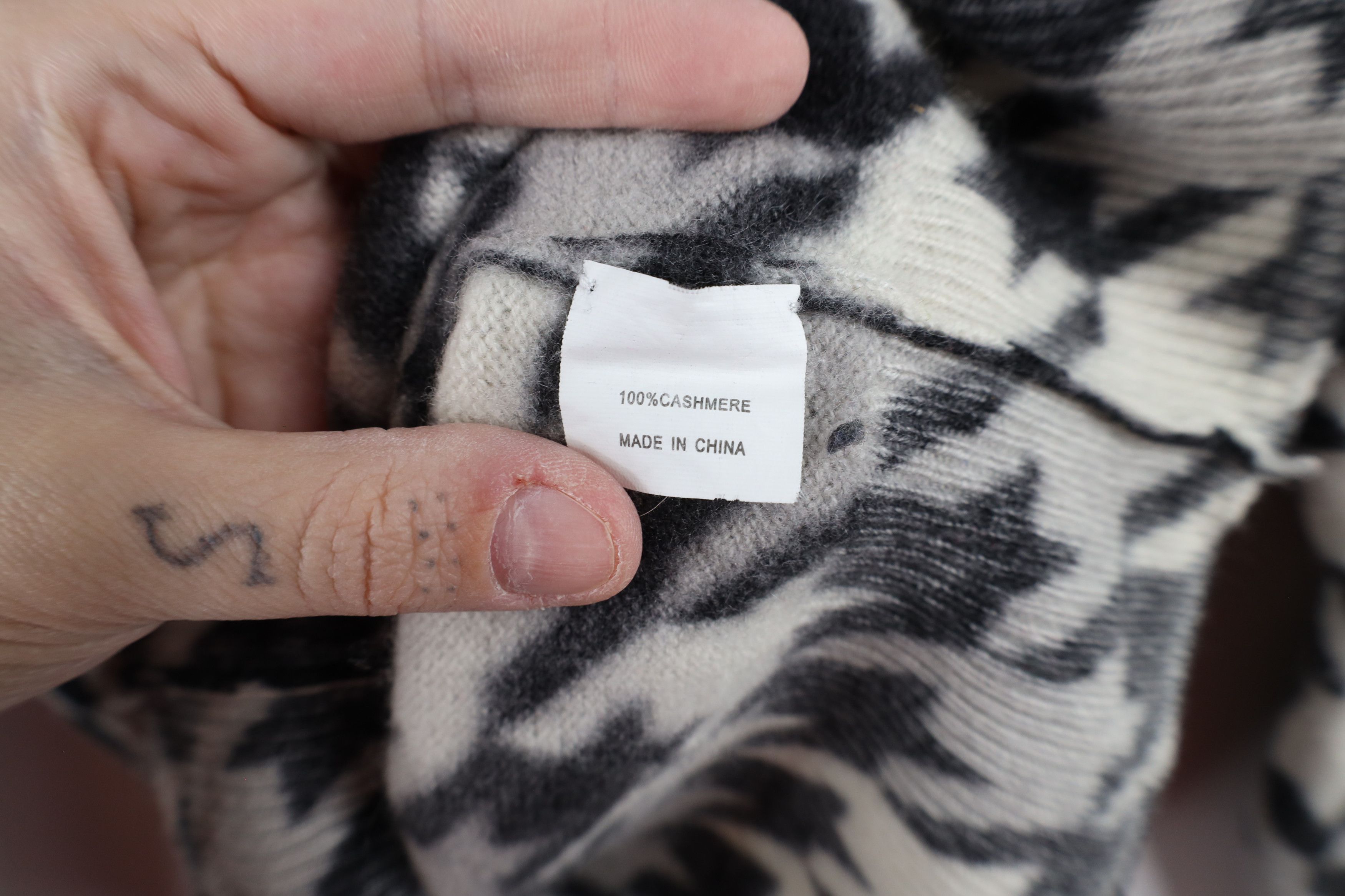 Equipment × Vintage Equipment Femme Distressed Houndstooth Cashmere Knit Sweater Size S / US 4 / IT 40 - 5 Thumbnail