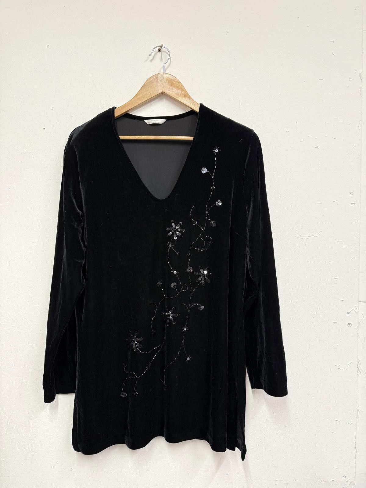 Marks & Spencer Marks & Spencer Black Velvet Long Sleeve Dress with Embellsh Size M / US 6-8 / IT 42-44 - 1 Thumbnail