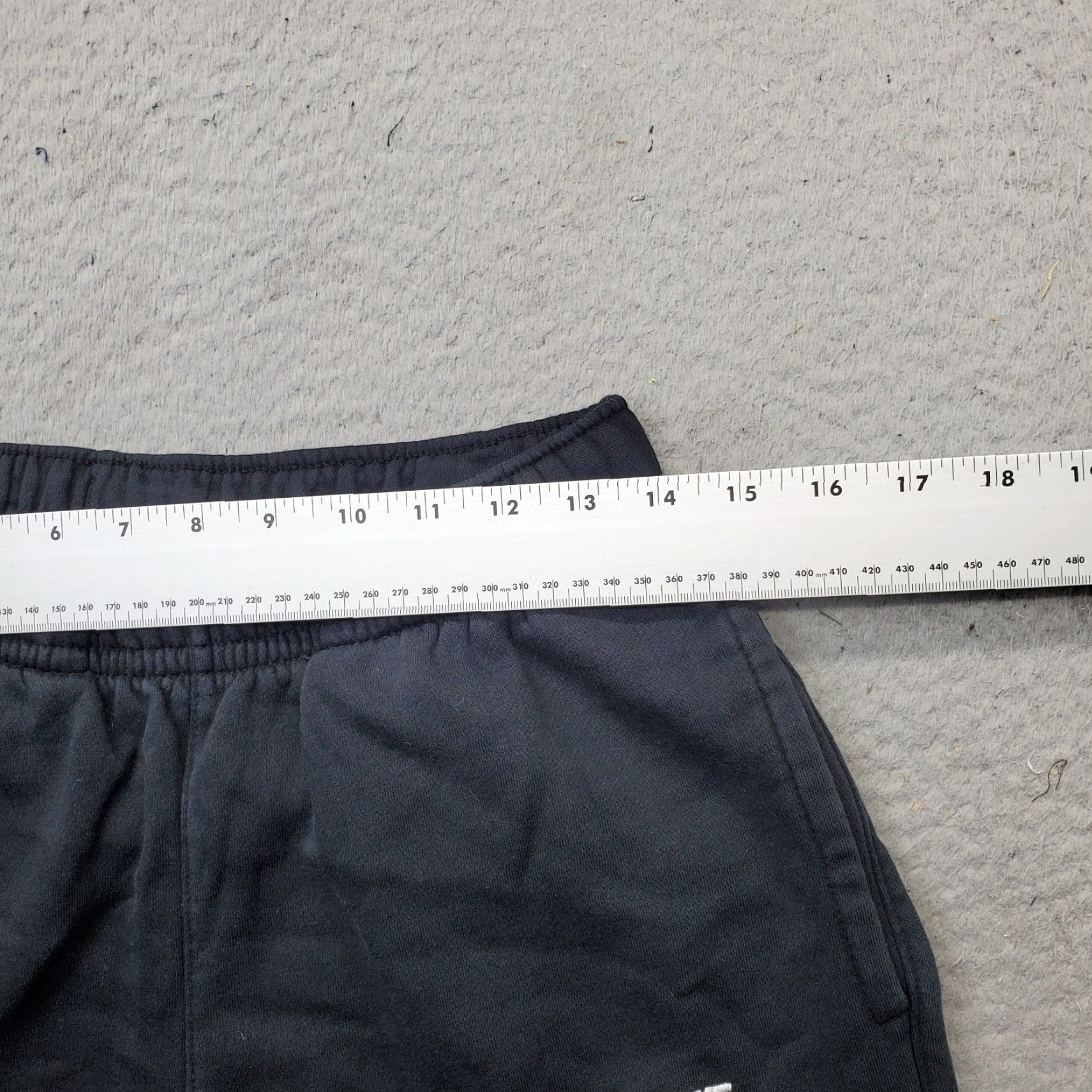 Nike Nike Jogger Pant Womens Small Black Fleece Lined Elastic Waist Gym Logo Athletic Precious: 25.75" Inseam 34" Outseam 27" waist 90s? Size 28" / US 6 / IT 42 - 6 Thumbnail