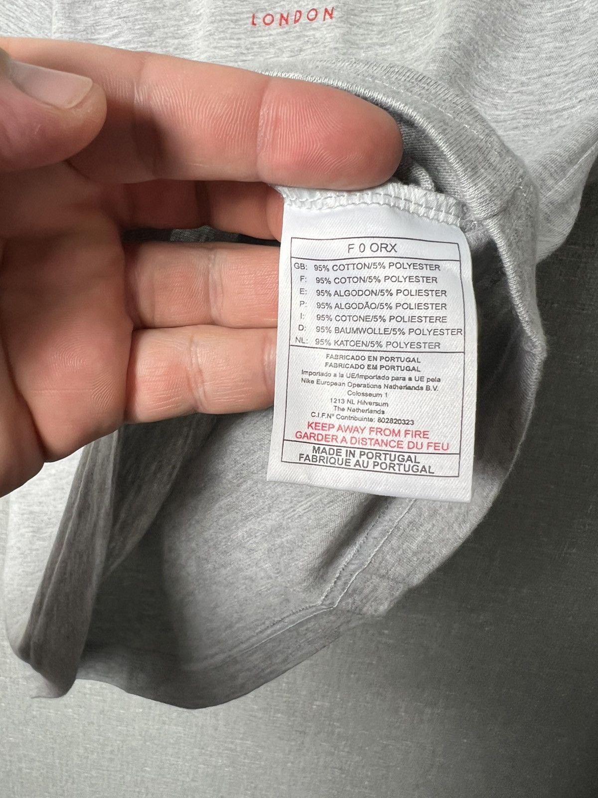 Nike Vintage 90s Nike Town London Embroidered Centre Logo Tee Size US S / EU 44-46 / 1 - 10 Thumbnail