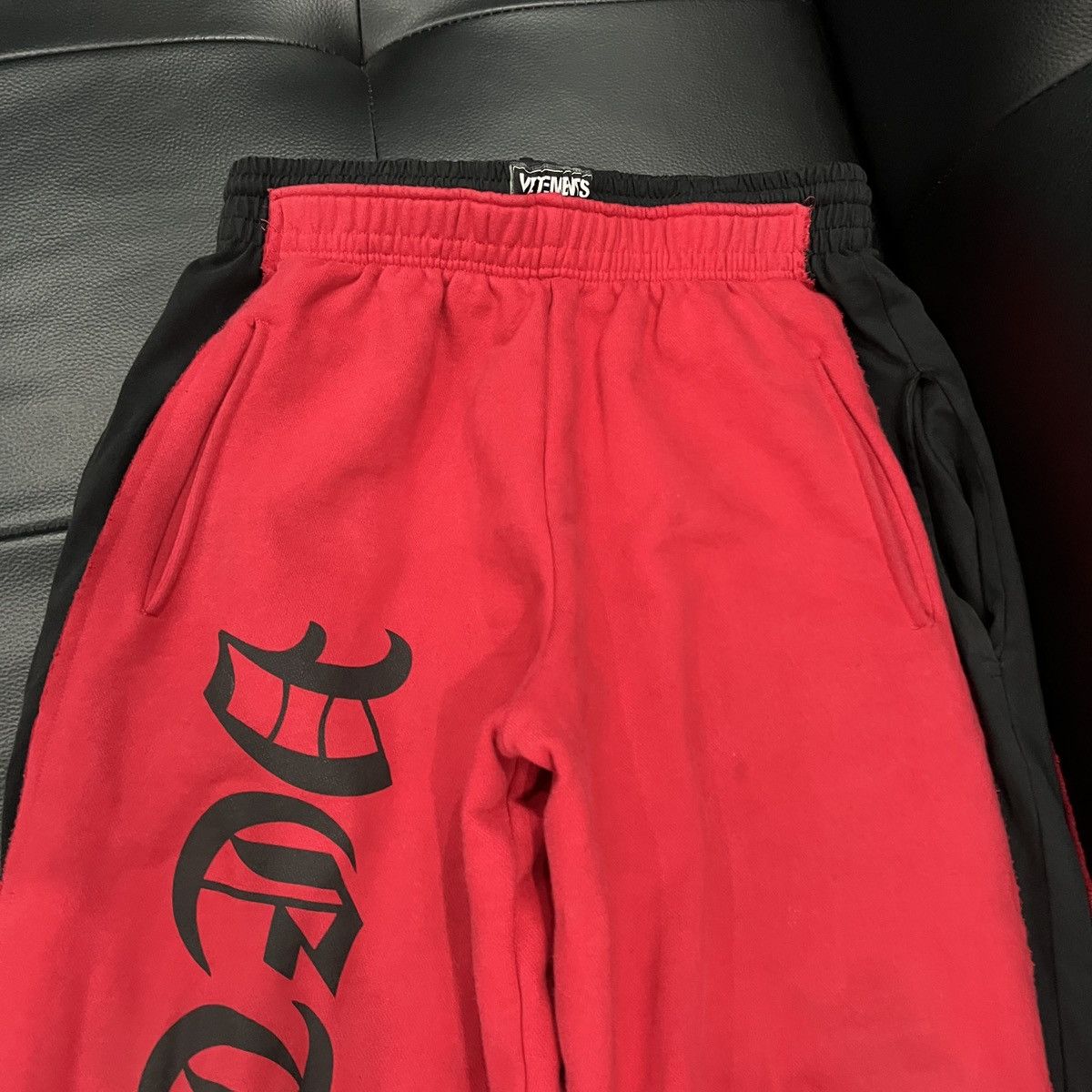 Vetements Vetements SS20 Devanagari Logo Asym Patchwork Jogger Pants Size US 30 / EU 46 - 3 Thumbnail