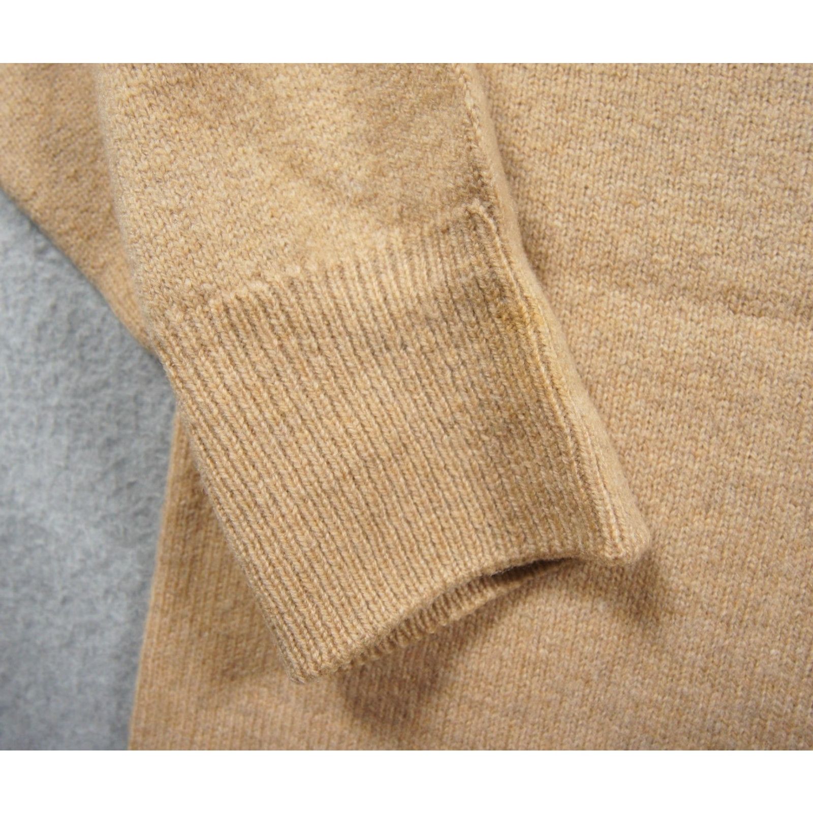 Vintage Vintage Pringle Sweater Mens 40/102 Beige Knit Vneck Pullover Abstract Preppy Size US M / EU 48-50 / 2 - 6 Thumbnail