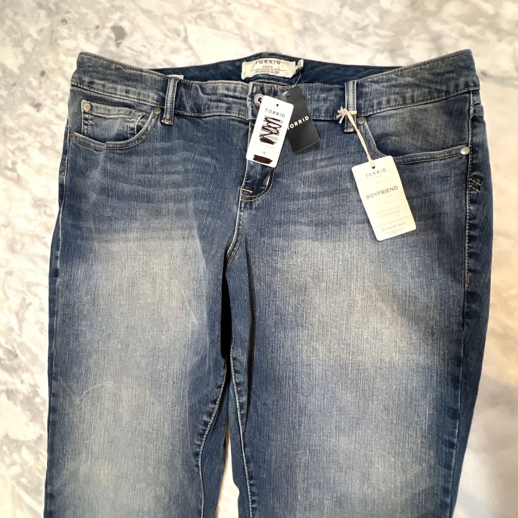 Torrid Torrid Jeans Women’s 18R Boyfriend Cameron Reg Relaxed Straight Leg NWT Denim Blue Size 40" / US 18 - 3 Thumbnail