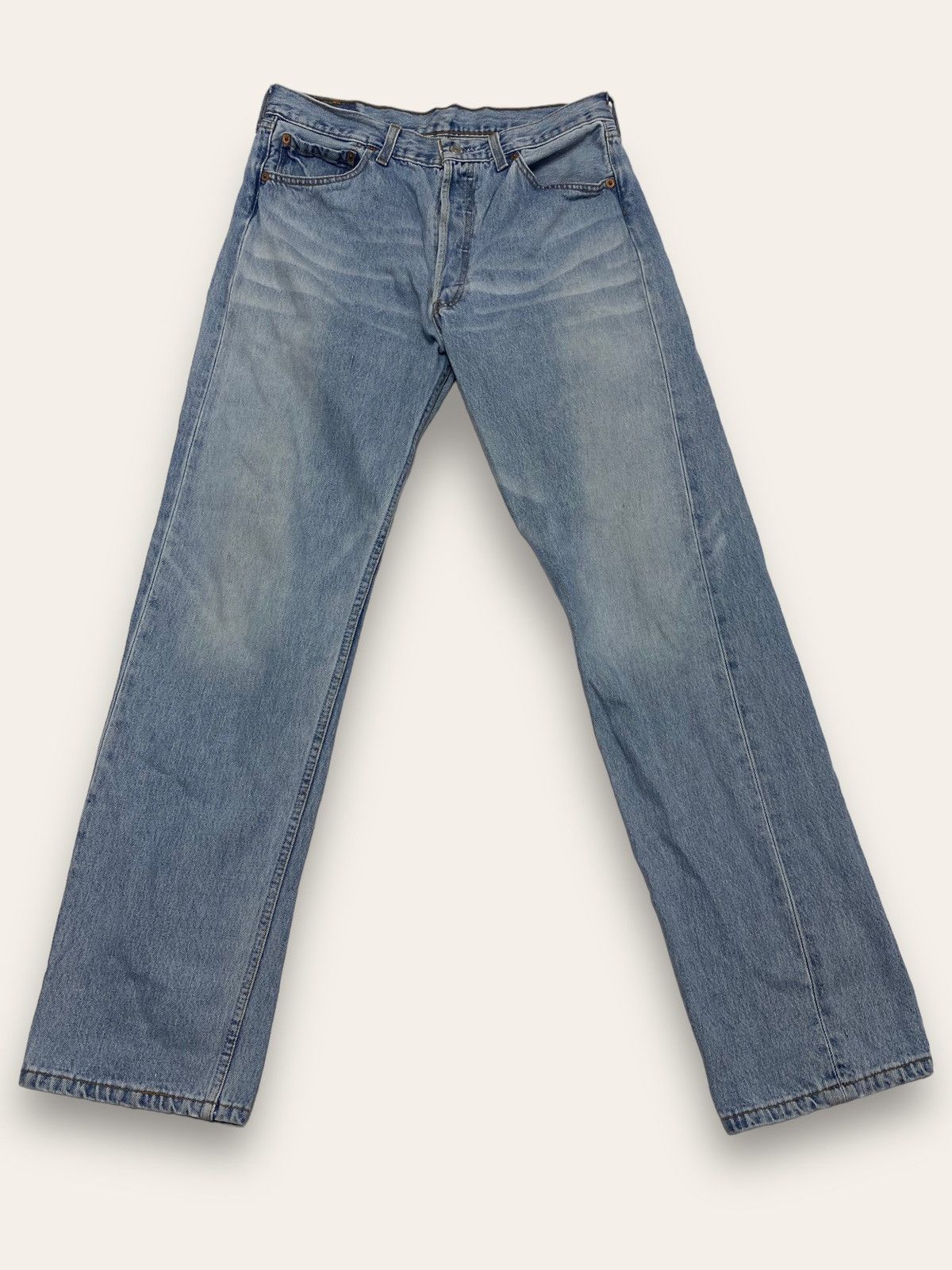 90s Vintage LEVI'S Light Wash Blue 501 Denim Jean Relax Fit