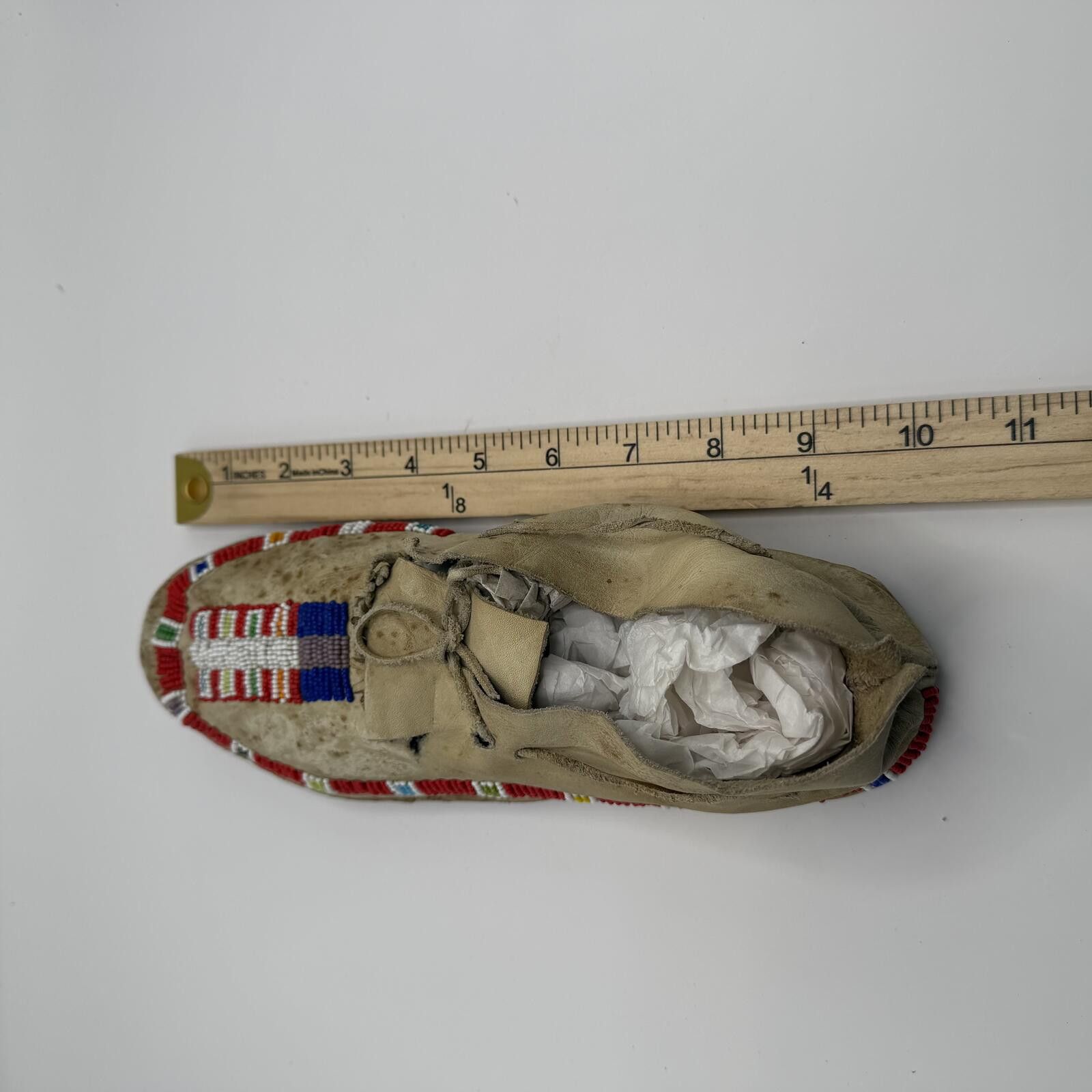 The Unbranded Brand Northern Plains Moccasins Unisex Sioux Plains Hide Beaded Size ONE SIZE - 7 Thumbnail
