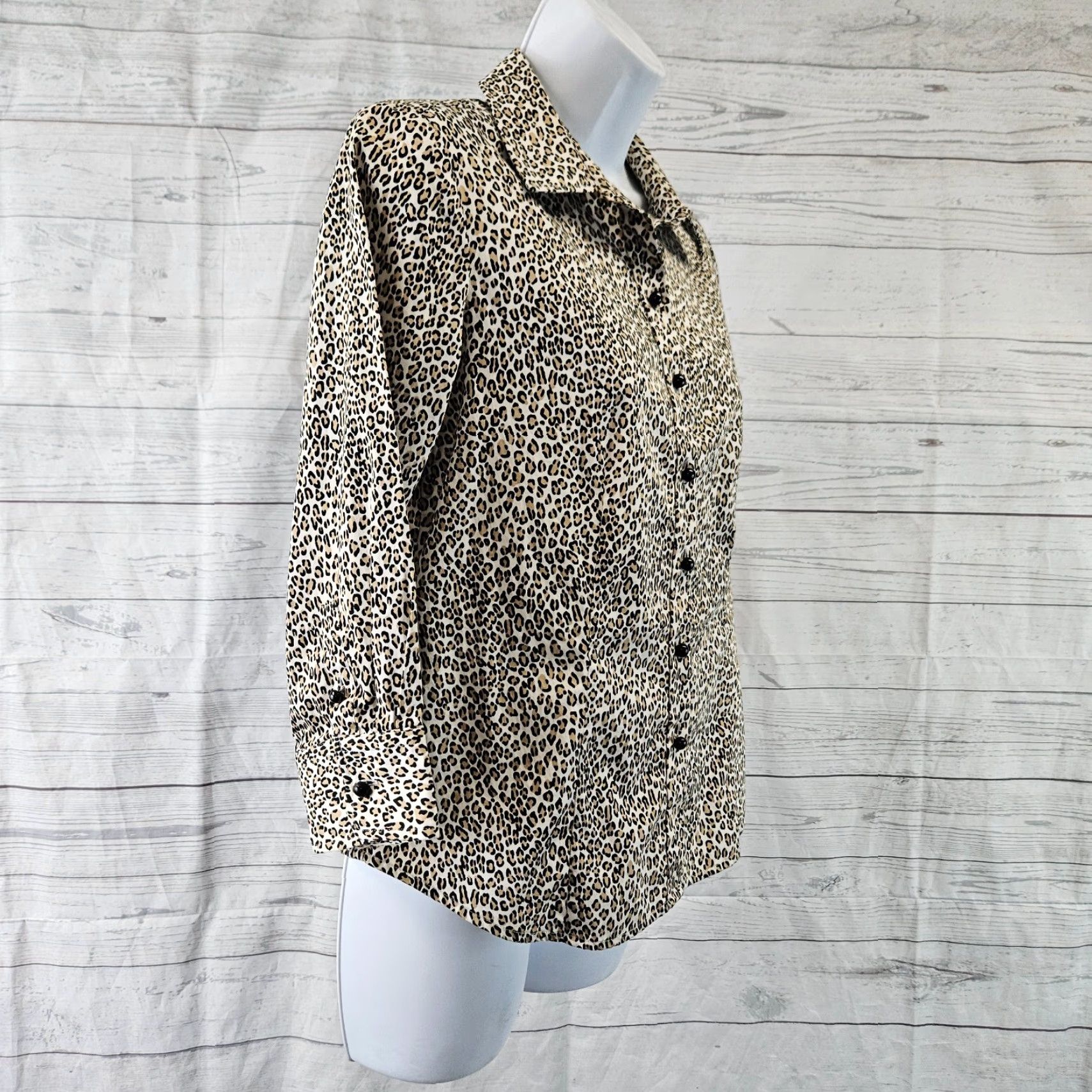 Talbots Talbots Womens Button Front Top Sz 6P Black Brown Animal Print 3/4 Sleeve Shirt Womens 6P Multicolor Talbots Blouse Animal Print 3/4 Sleeve Clothing Size M / US 6-8 / IT 42-44 - 3 Thumbnail