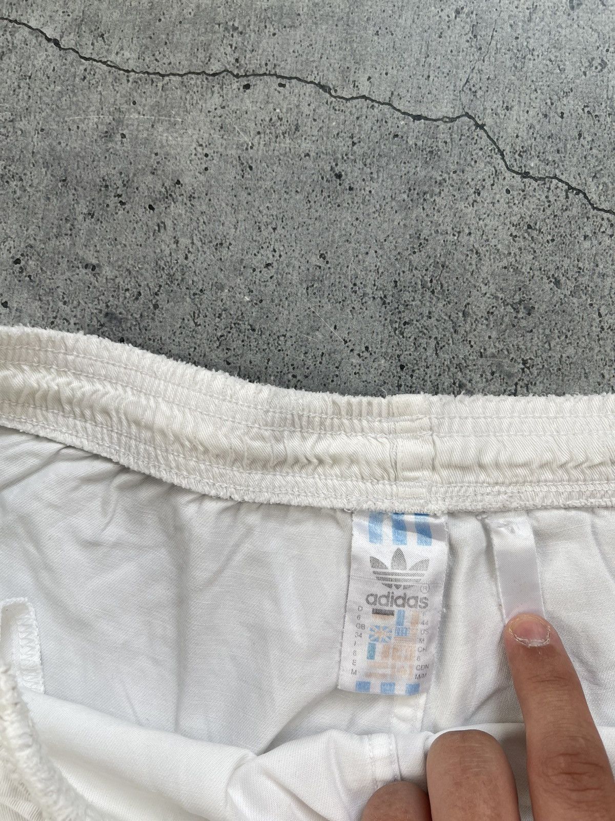 Adidas × Vintage Vintage Adidas shorts streetwear y2k casual style size M Size US 32 / EU 48 - 5 Thumbnail