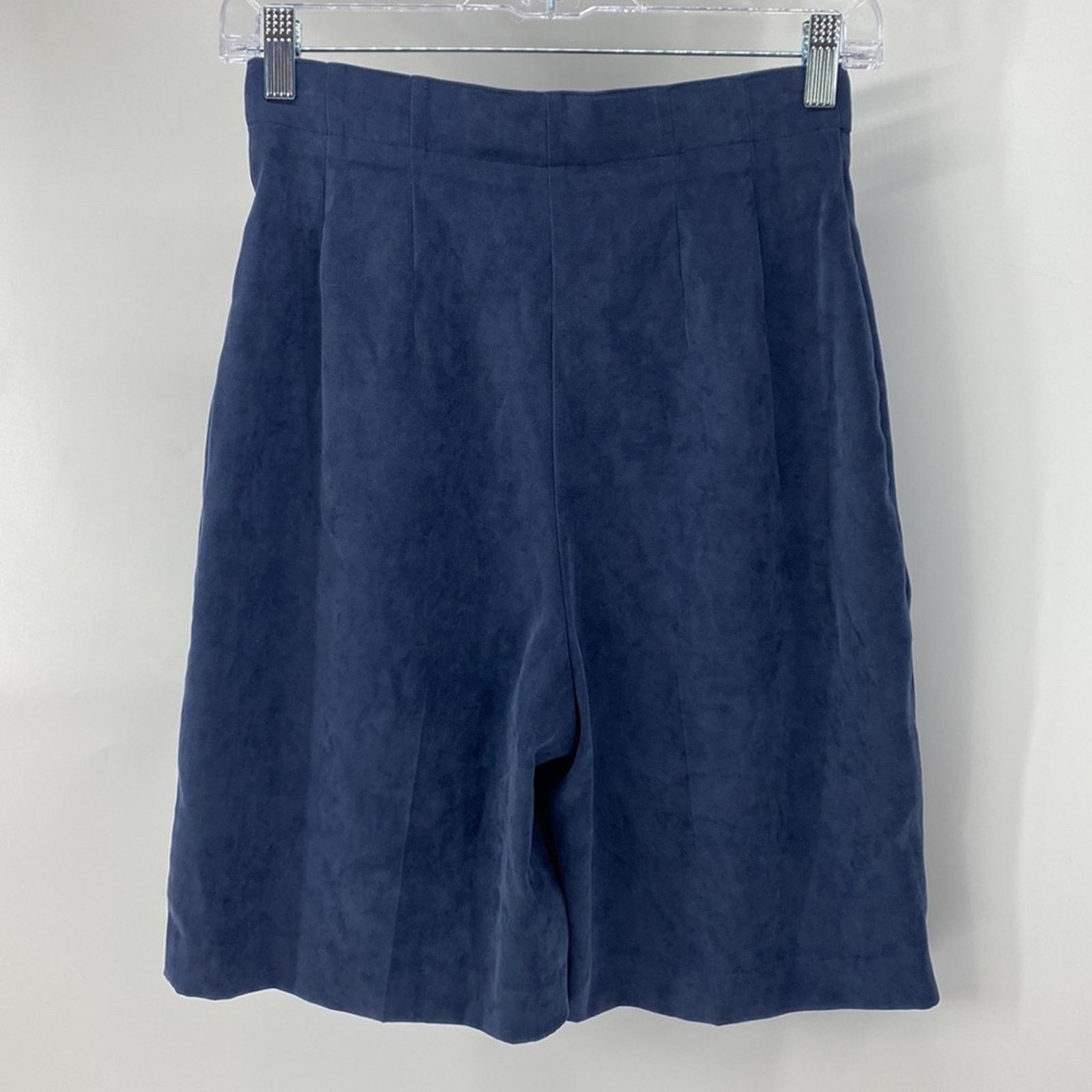 Vintage Vintage Liz Claiborne HIGH RISE PLEATED SHORT faux suede Size 25" / US 0 / IT 36 - 5 Thumbnail