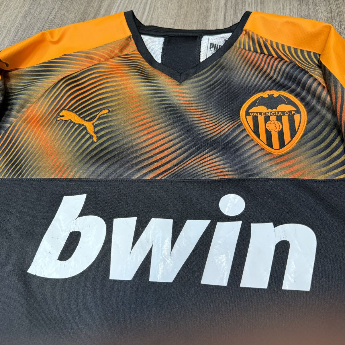Puma Valencia 19/20 away shirt #10 Parejo Size US M / EU 48-50 / 2 - 3 Thumbnail