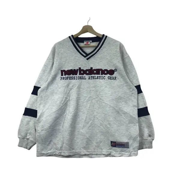 New Balance Vtg NEW BALANCE NBA Basketball Embroidery Sweatshirt V Neck Size M / US 6-8 / IT 42-44 - 1 Thumbnail