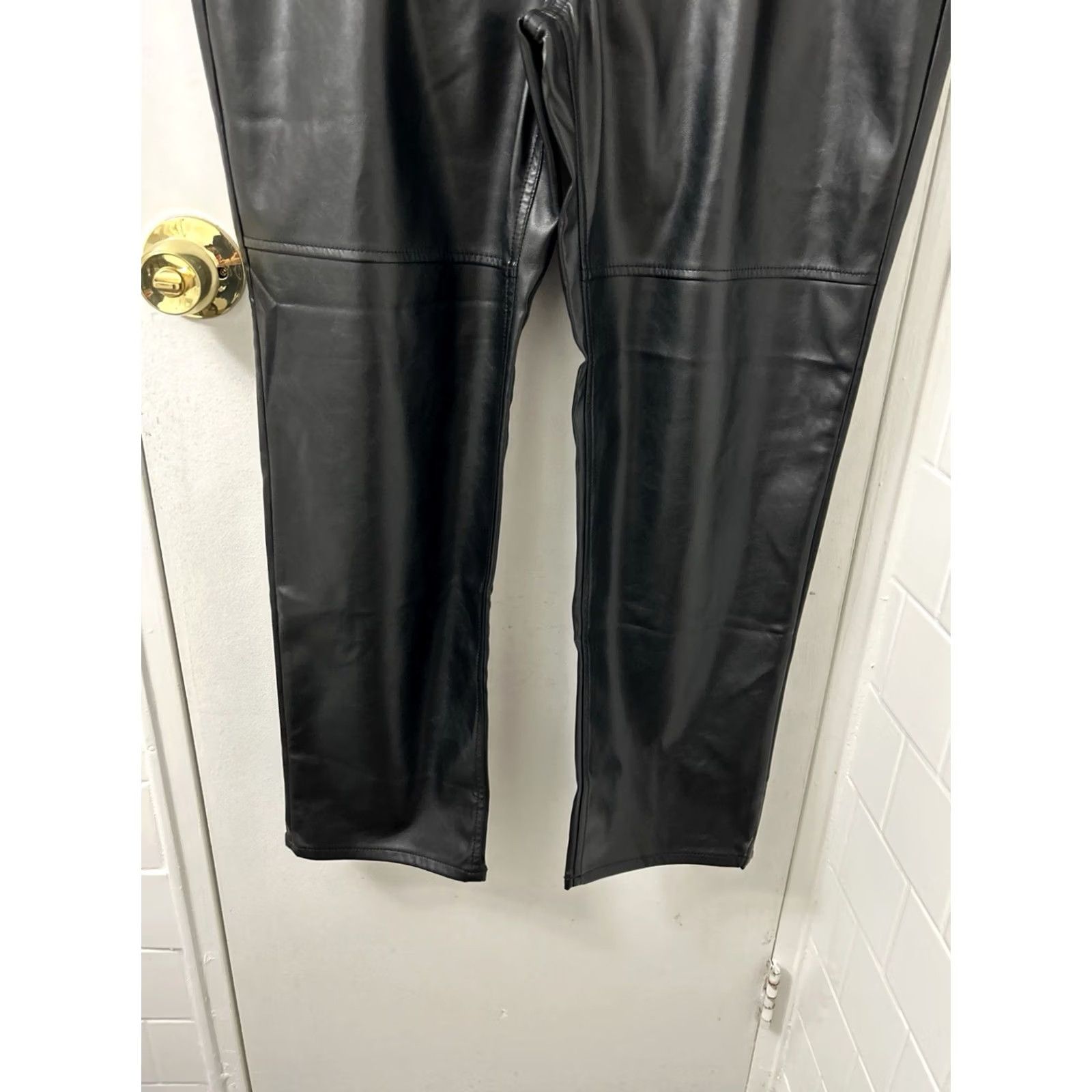 Gap GAP Leather Pants Womens 38x27 Black High Rise Cheeky Straight NWT MSRP 90 Fashion Dress Pants Women's Regular Stone Cold Faux Leather NWT Size 26" / US 2 / IT 38 - 3 Thumbnail