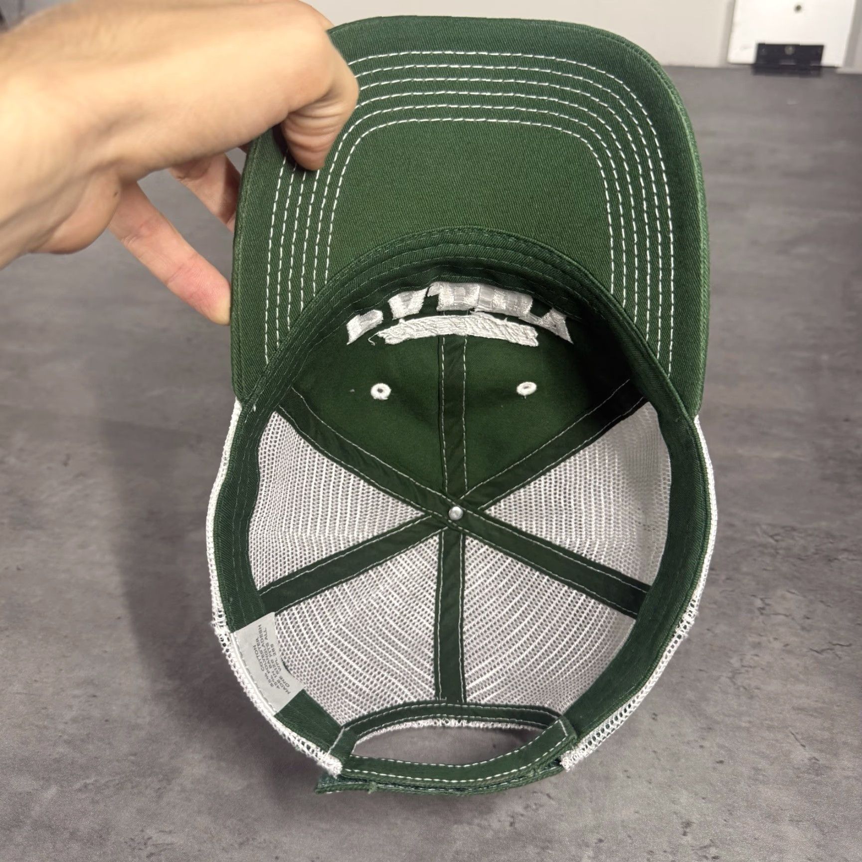 Vintage **PADDY IRISH WHISKEY ADJUSTABLE GREEN SNAP BACK BASEBALL CAP** User: PADDY IRISH WHISKEY ADJUSTABLE GREEN SNAP BACK BASEBALL CAP Size ONE SIZE - 6 Thumbnail