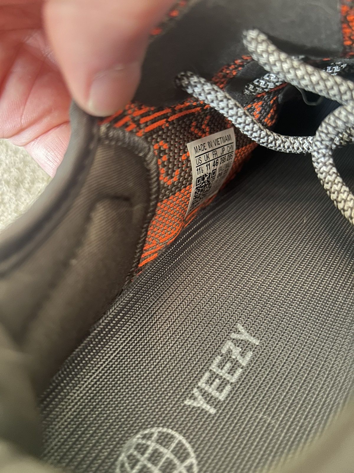 Adidas Yeezy 350 v2 Carbon Beluga Size US 11.5 / EU 44-45 - 7 Thumbnail