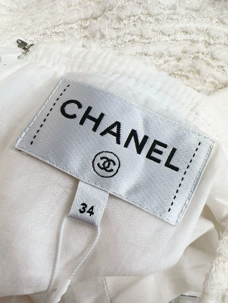 Chanel Chanel White dress, pink lion buckle suspender dress Size XXS / US 00 / IT 34 - 6 Thumbnail