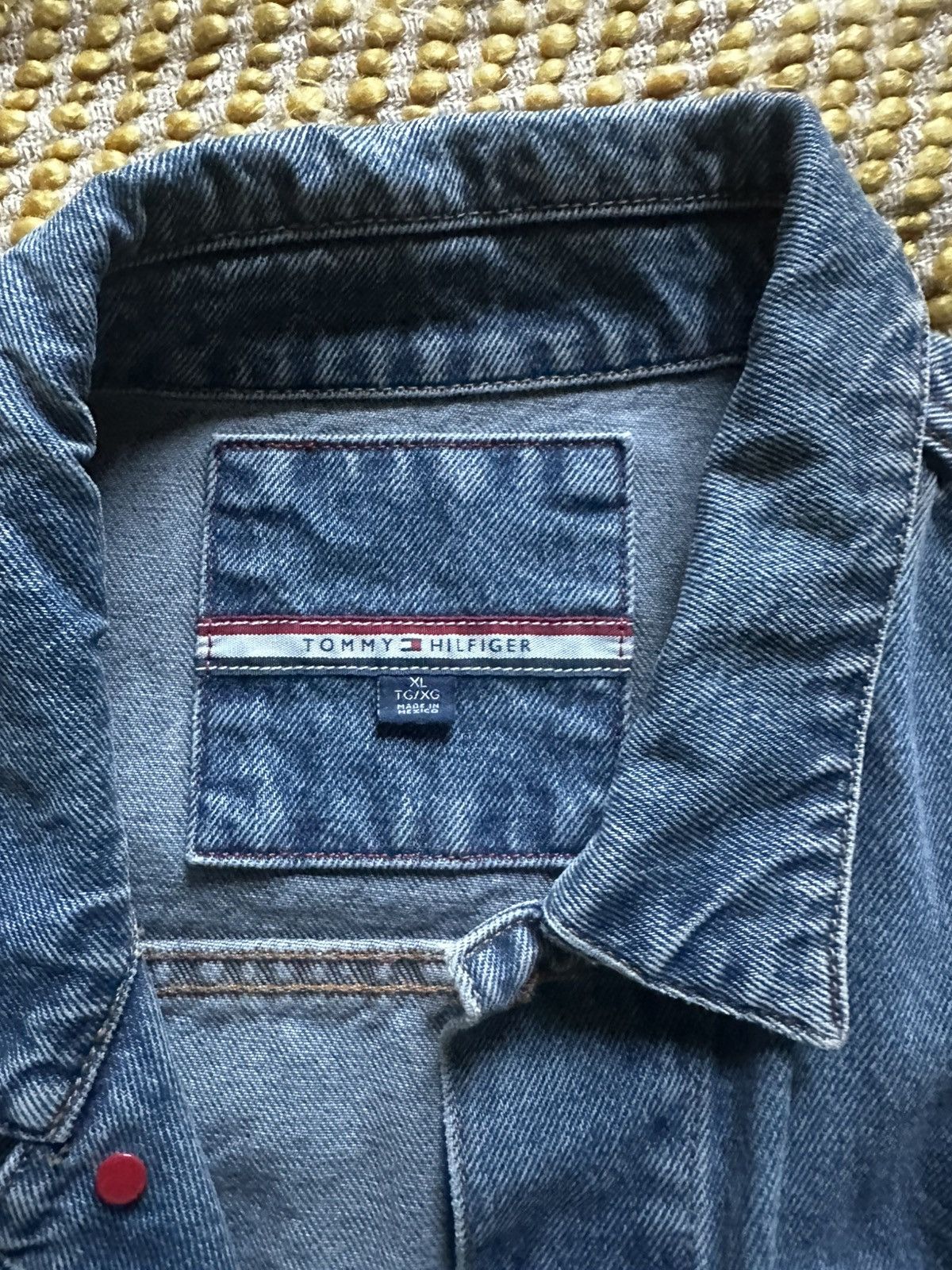 Tommy Hilfiger Tommy Jeans Stitched Logo Denim Jacket Size US L / EU 52-54 / 3 - 2 Thumbnail