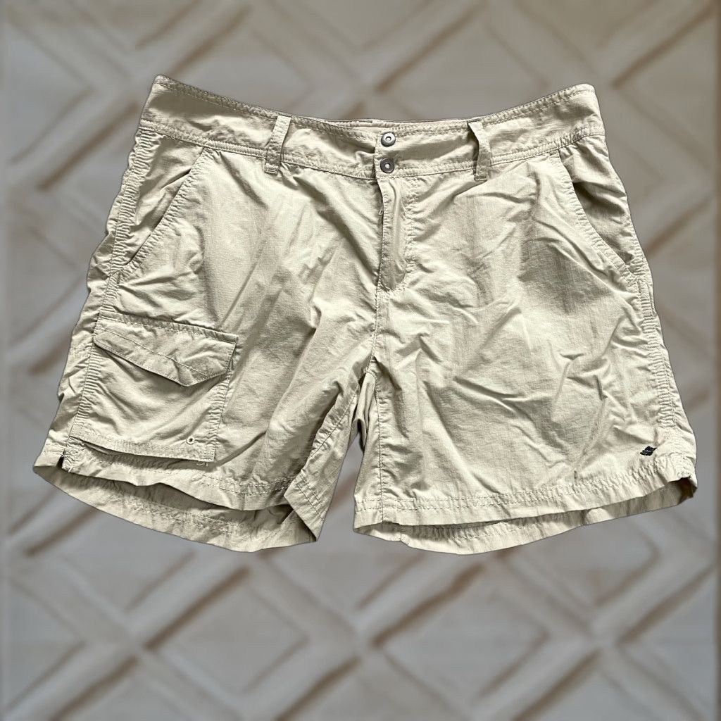 Vintage VINTAGE Columbia Cargo Shorts Womens 12 Brown Nylon Zip Pockets Snap Active Outdoor Fish Size 34" / US 12 / IT 48 - 1 Thumbnail