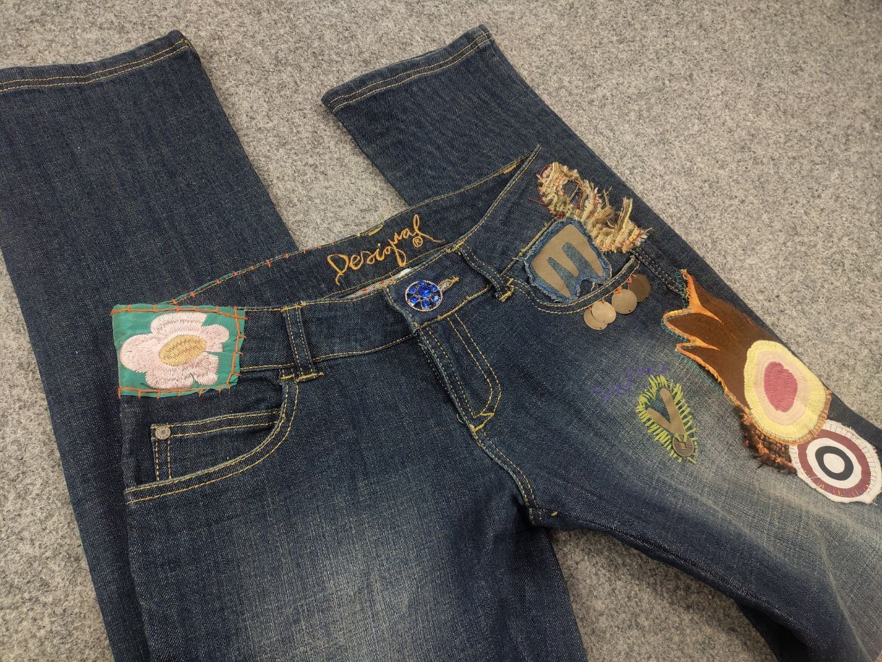 Hysteric Glamour Desigual Vintage Y2K Style Low-rise jeans embroidered logo Size 30" / US 8 / IT 44 - 9 Thumbnail