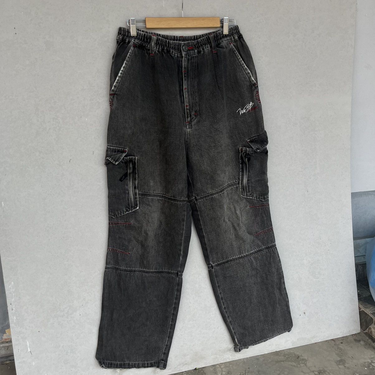 Other Vintage Black Denim Cargo Pants With Red Size M W20 L29 Size US 26 / EU 42 - 3 Thumbnail