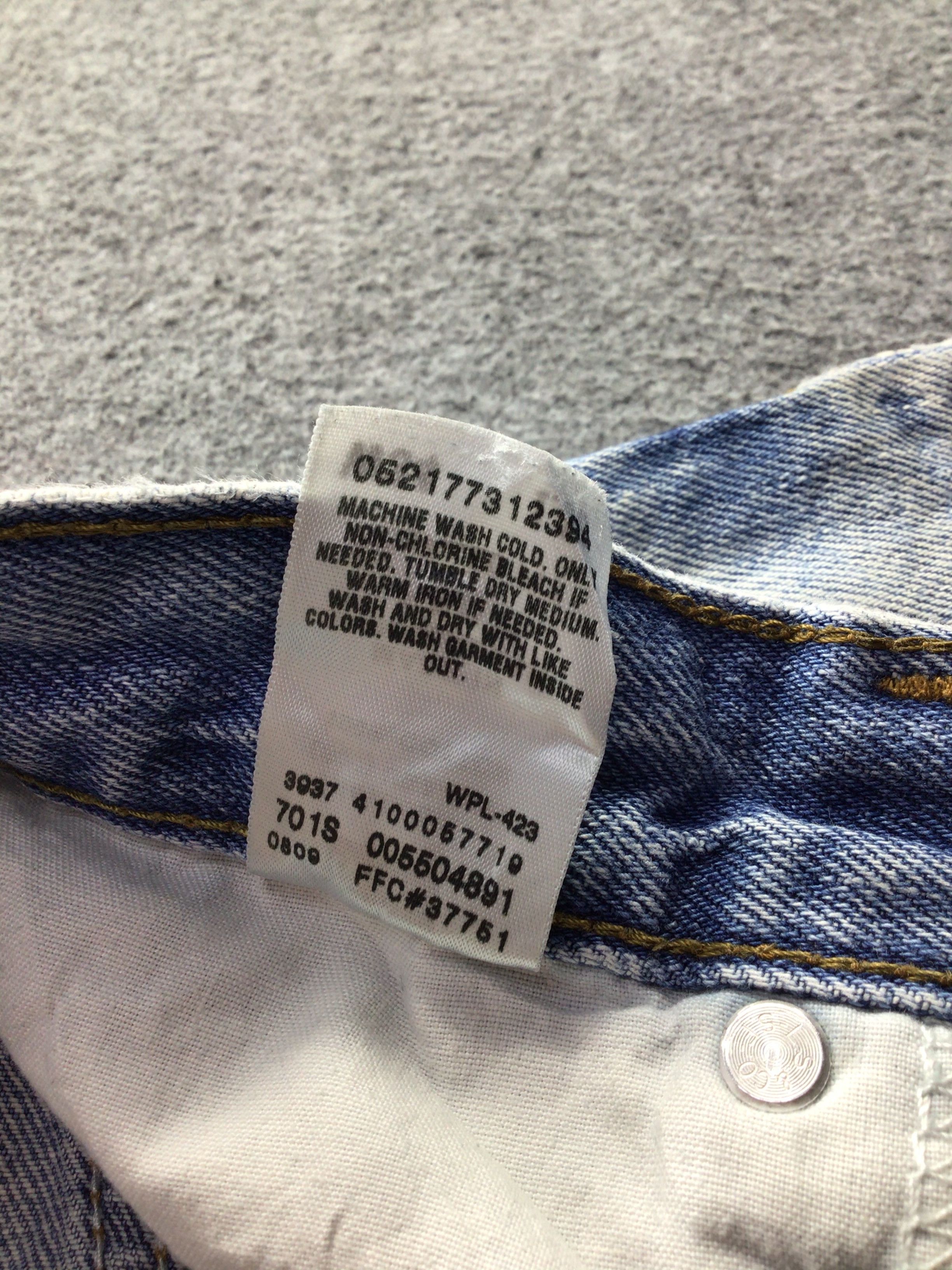Levi's Vintage Levis 550 Jeans Faded Blue Denim KJ191 Size US 33 - 11 Thumbnail