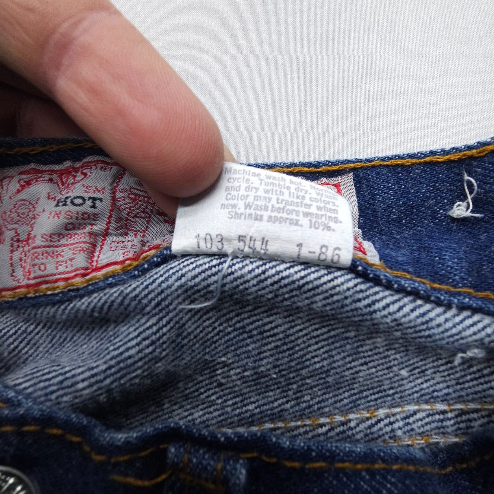 Levi's VINTAGE Levi's 501 Button Fly Jeans Womens Size 9 Dark Wash 80s 90s USA Blue Denim Jeans Regular fit 5-Pocket Design Mens Womens Girls Boys Size 30" / US 8 / IT 44 - 6 Thumbnail