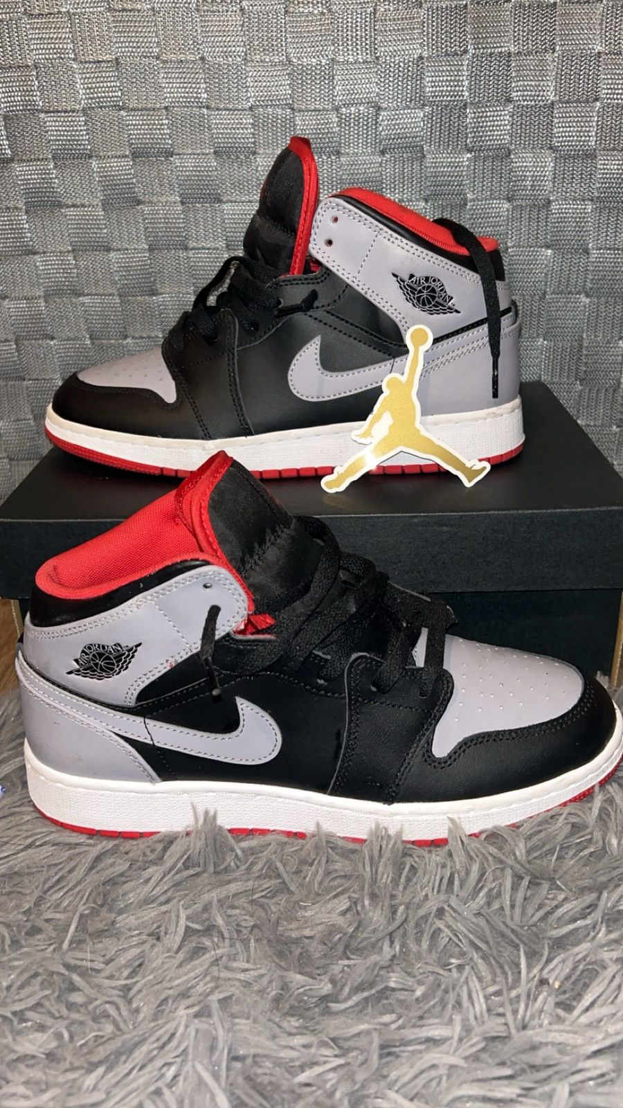 Jordan Brand × Nike Air Jordan 1 Mid GS 'Bred Shadow' Size US 7 / EU 40 - 1 Thumbnail