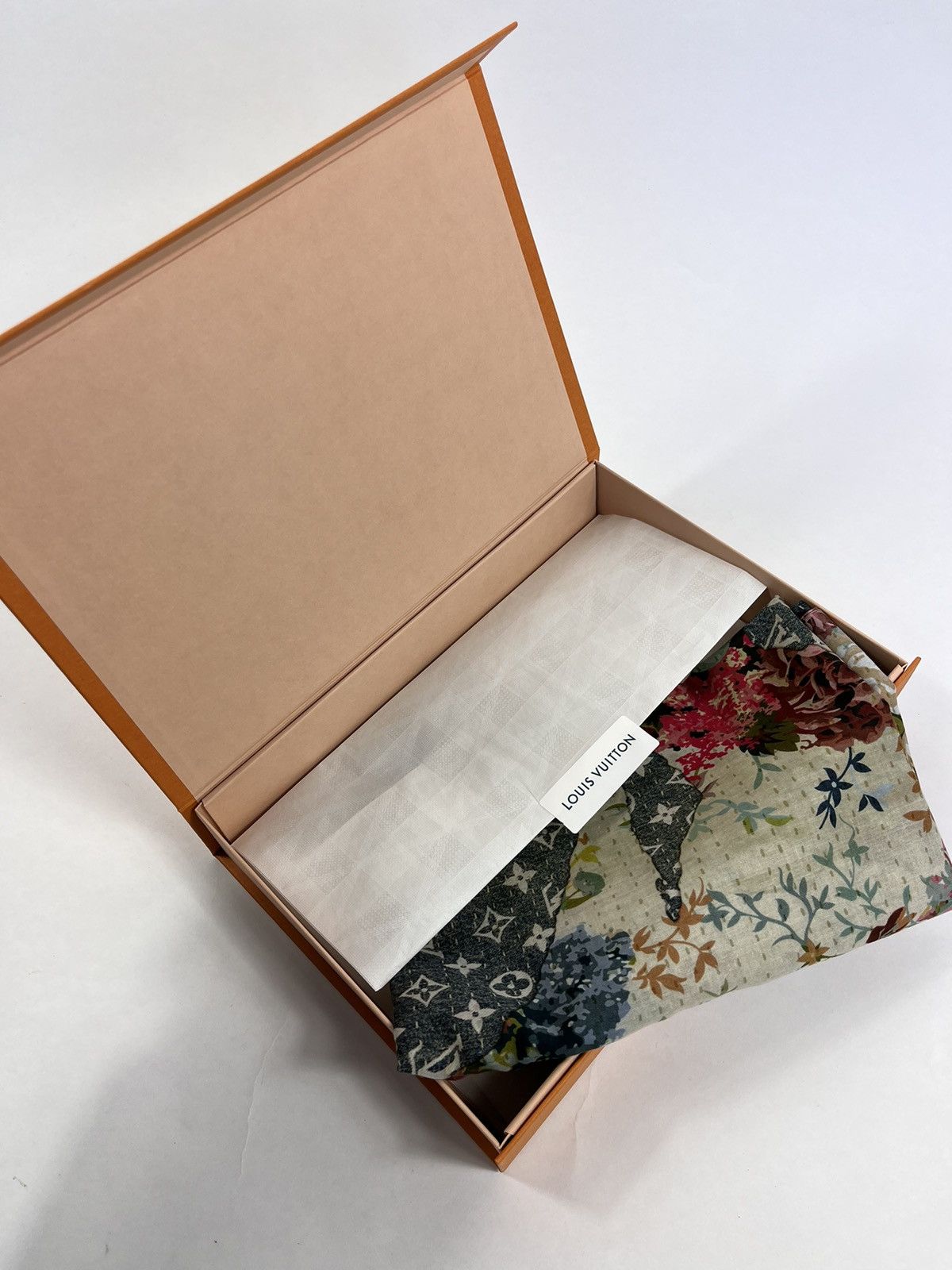 Louis Vuitton VIRGIL ABLOH FLOWER MONOGRAM PRINT SCARFT Size ONE SIZE - 7 Thumbnail