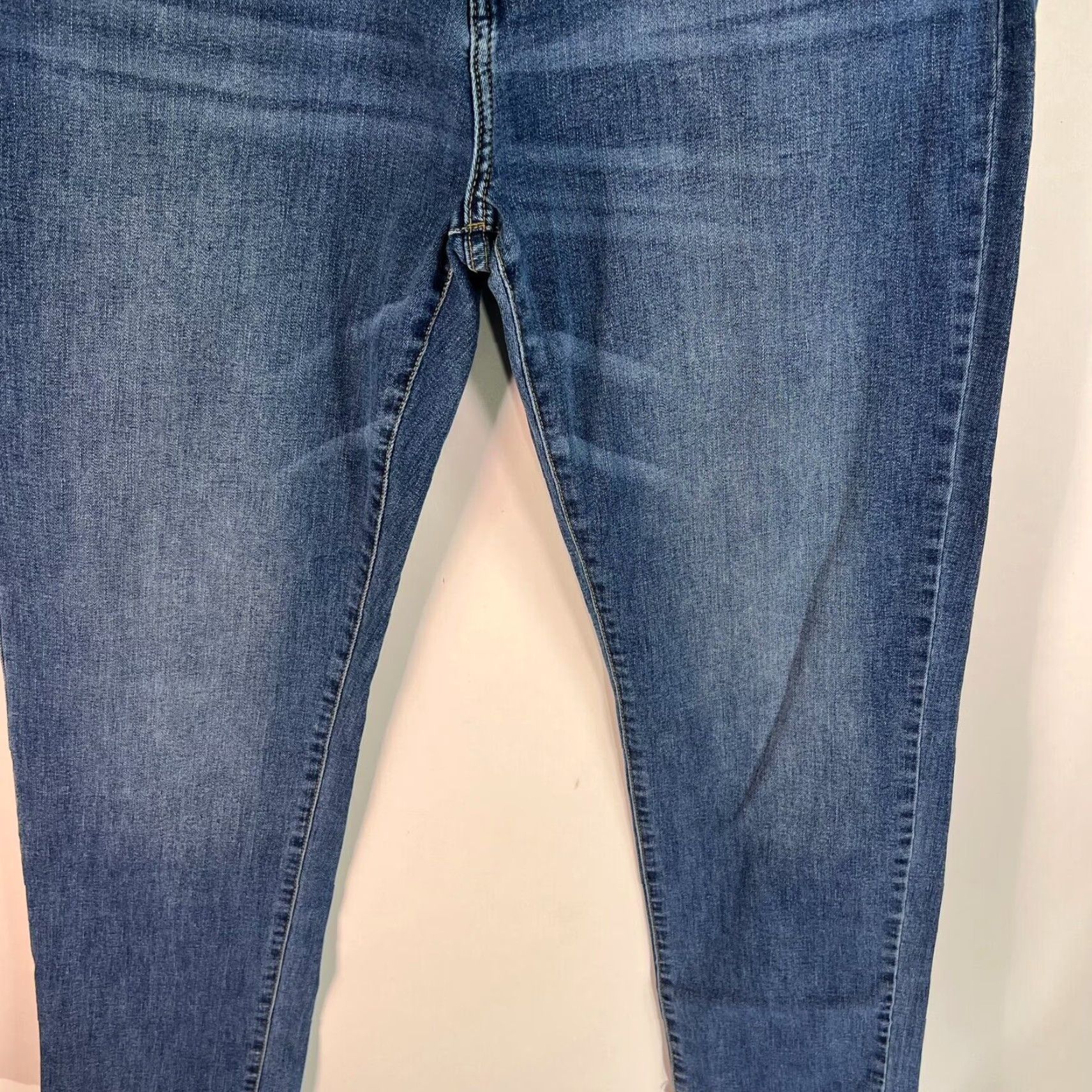Lucky Brand Lucky Brand Jeans Mens Regular Straight Leg Size 38 Blue 38x32 Size US 38 / EU 54 - 3 Thumbnail