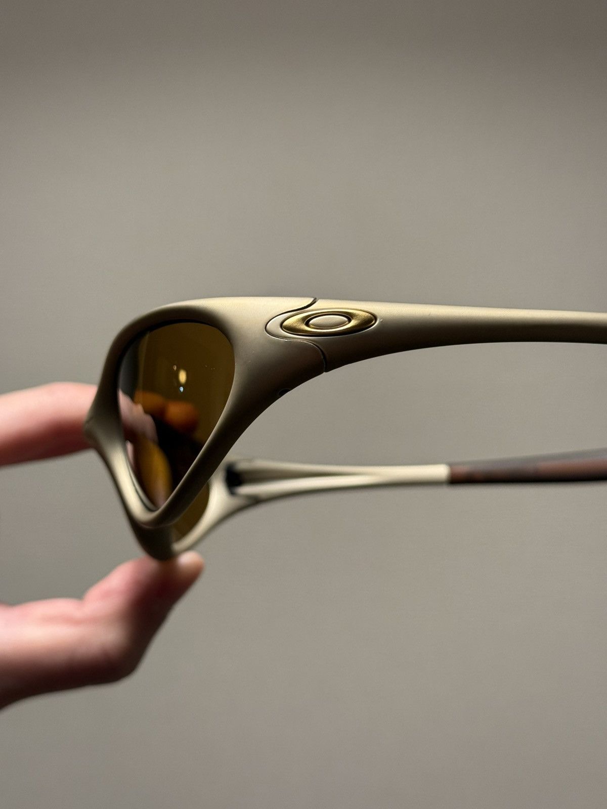 Oakley OAKLEY MINUTE Gen.2 PLATINUM FMJ SUNGLASSES Size ONE SIZE - 4 Thumbnail