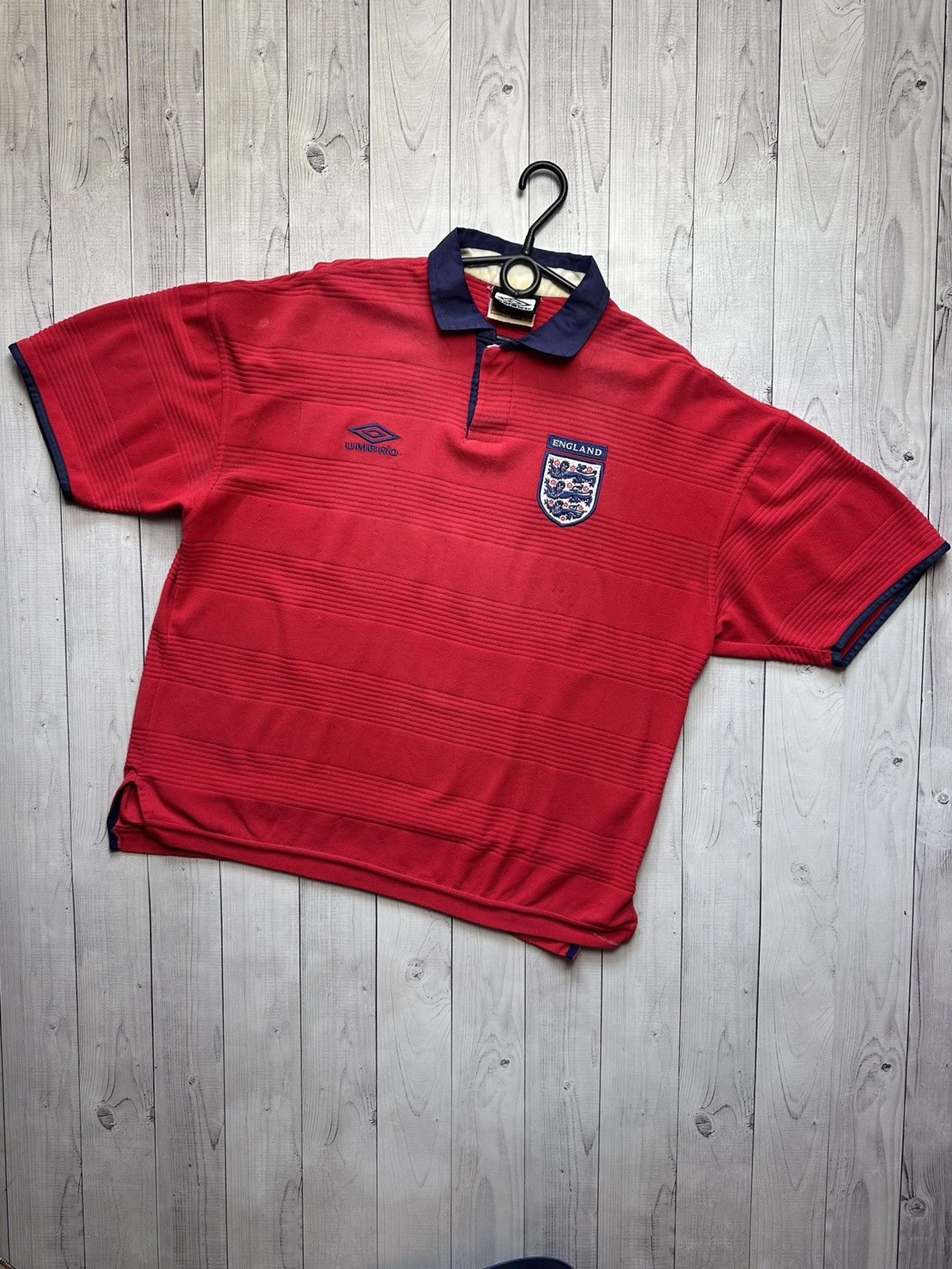 Umbro × Vintage Vintage England Umbro red soccer jersey size L Size US L / EU 52-54 / 3 - 1 Thumbnail