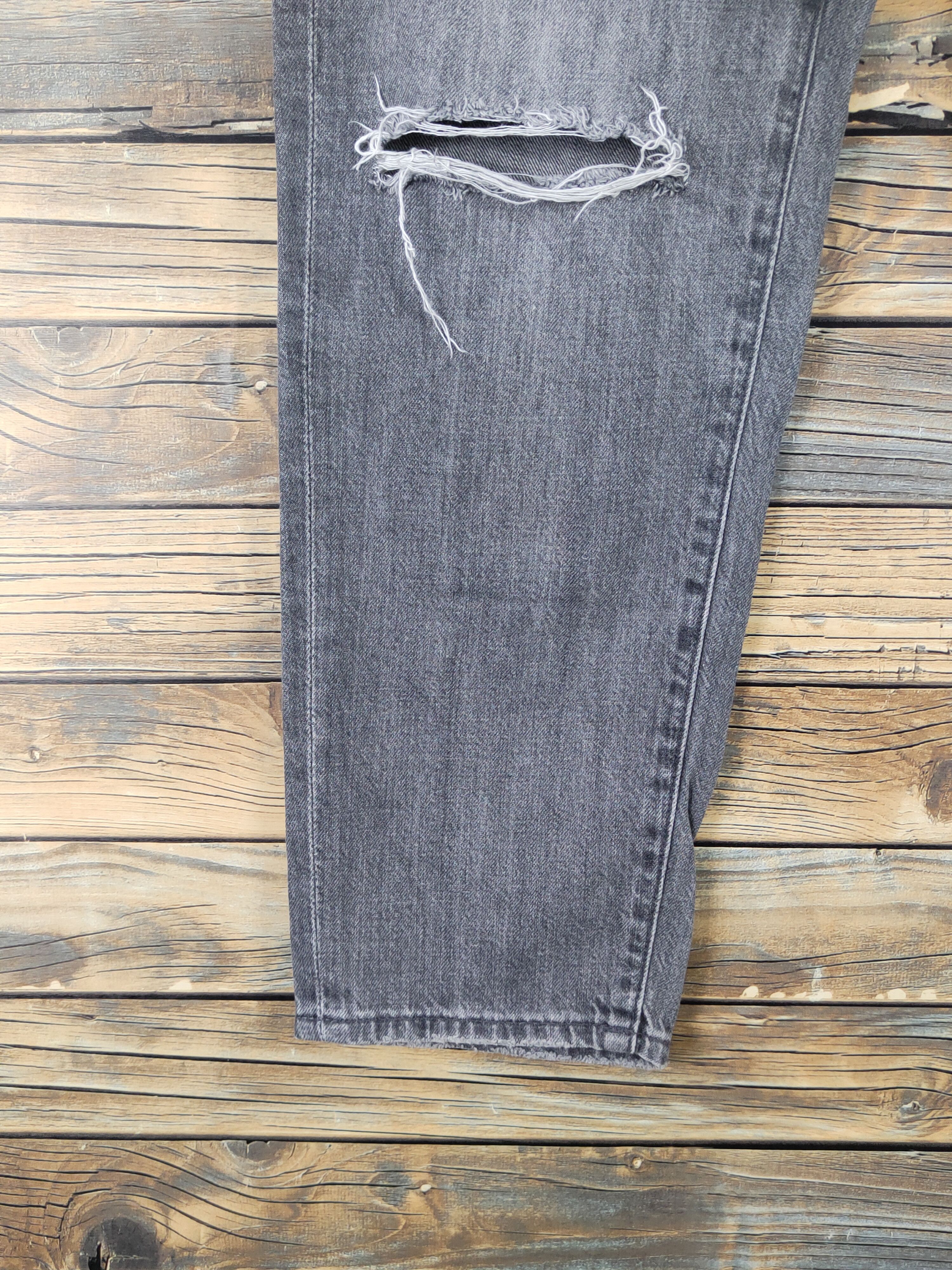 Japanese Brand Uniqlo Black Distressed Ripped denim Jeans #W1561 Size US 28 / EU 44 - 4 Thumbnail