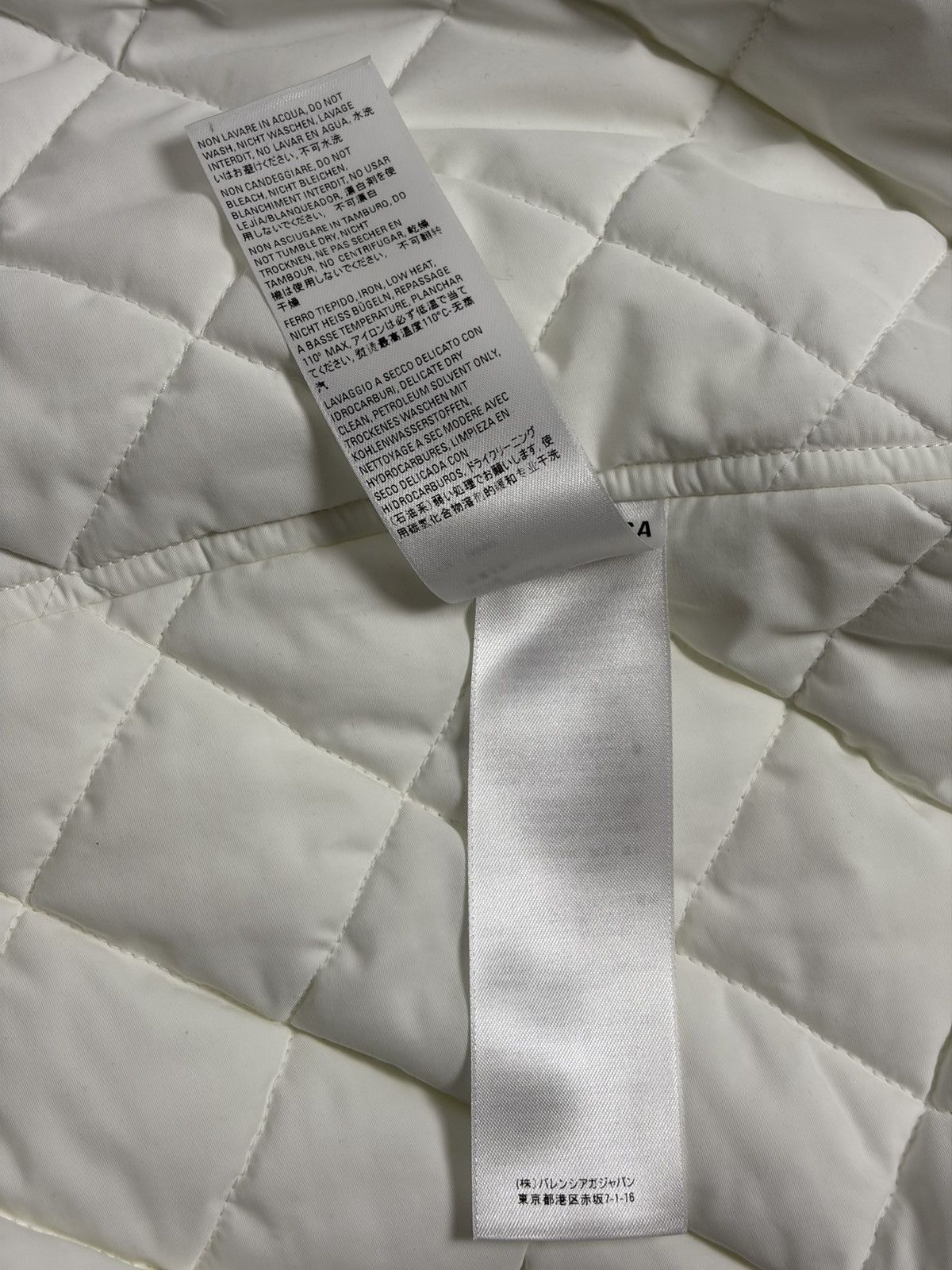 Balenciaga Balenciaga FW22 padded white oversized button up overshirt Size US L / EU 52-54 / 3 - 5 Thumbnail
