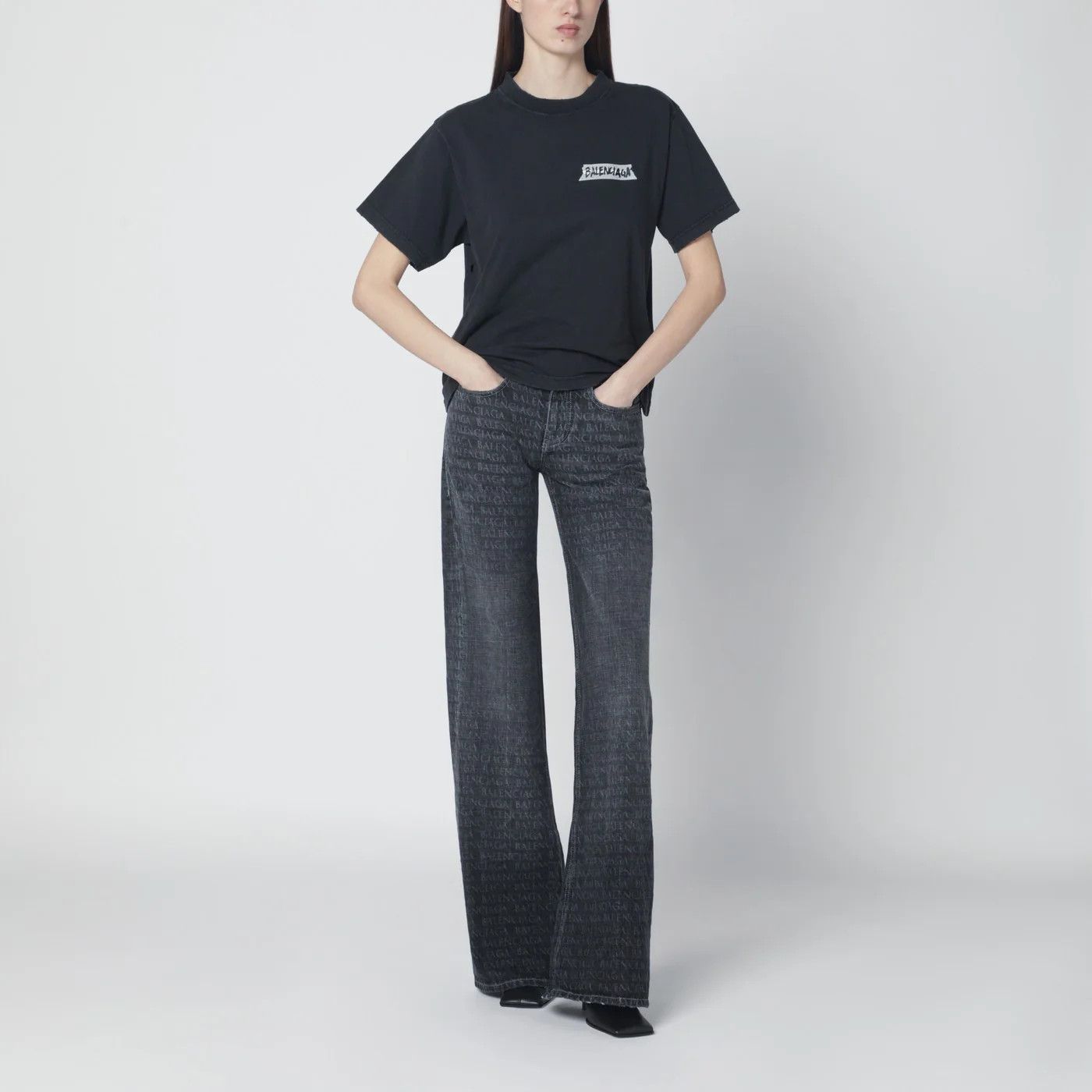 Balenciaga o1d2blof0426 Short Sleeve T-Shirt With Medium Fit in Black Size M / US 6-8 / IT 42-44 - 2 Thumbnail