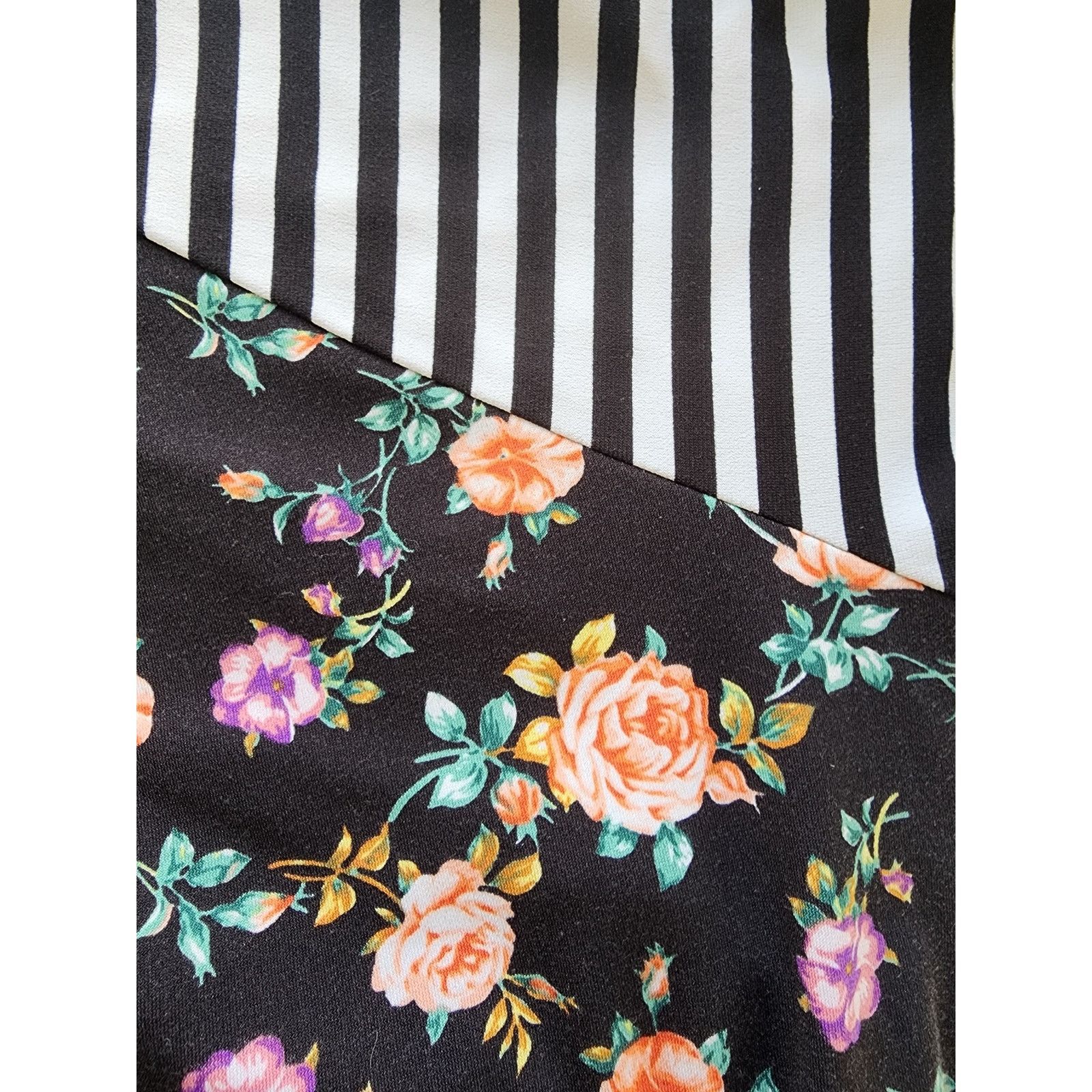 Other LuLaRoe Amber Floral Hoodie Black White Striped Sleeves Med Size M / US 6-8 / IT 42-44 - 13 Thumbnail