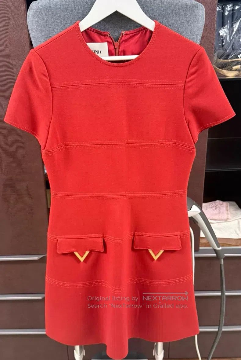 Valentino Valentino Classic metal V-letter pocket dress Size M / US 6-8 / IT 42-44 - 1 Thumbnail