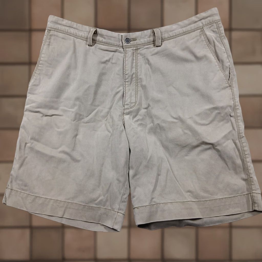 Tommy Bahama Tommy Bahama Mens Chino Shorts Size 35 Tan Cotton Blend EUC Size US 35 - 1 Thumbnail
