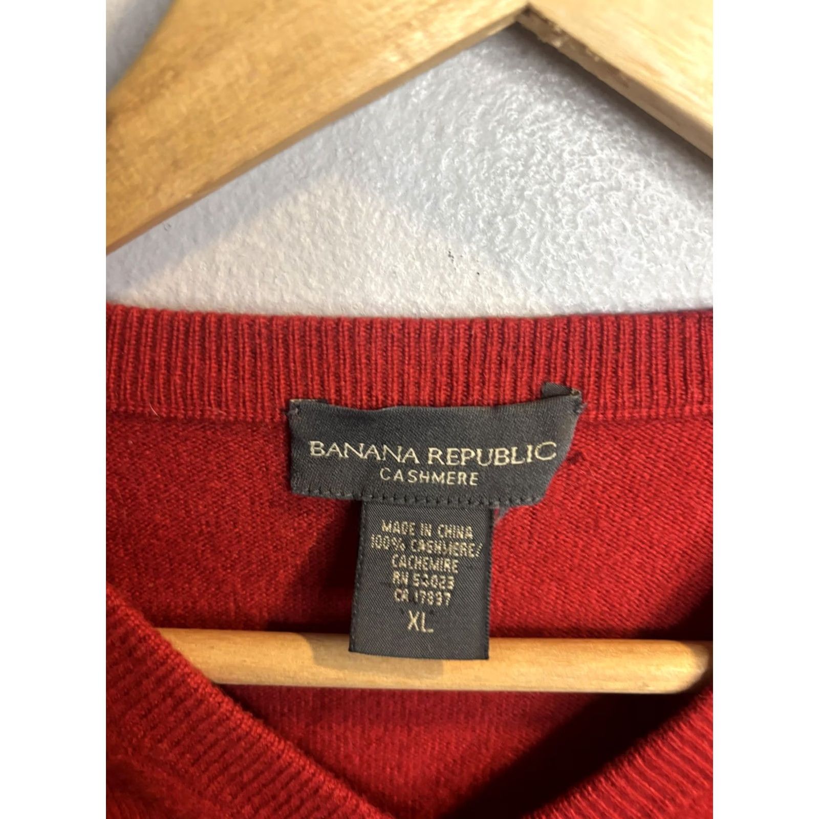 Banana Republic Banana Republic Sweater Mens XL Red Cashmere V Neck Pullover Knit Lightweight Size US XL / EU 56 / 4 - 3 Thumbnail