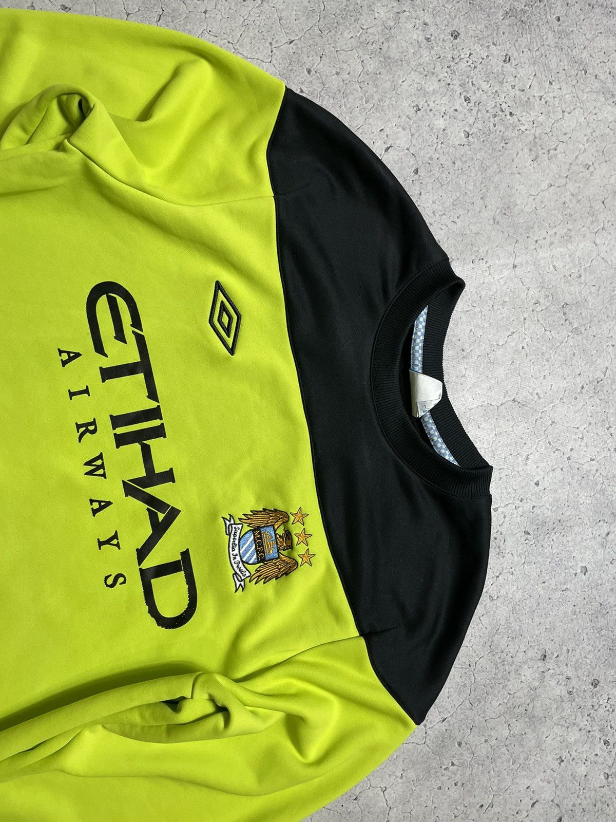 Umbro Vintage Umbro FC Manchester City Y2K Football Sweatshirt Size US L / EU 52-54 / 3 - 5 Thumbnail
