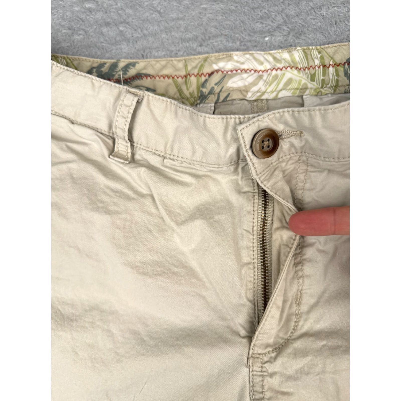 Tommy Bahama Tommy Bahama Shorts Men 30 Beige Chino Cotton Blend Flat Front Vacation 30x9 Size US 30 / EU 46 - 6 Thumbnail