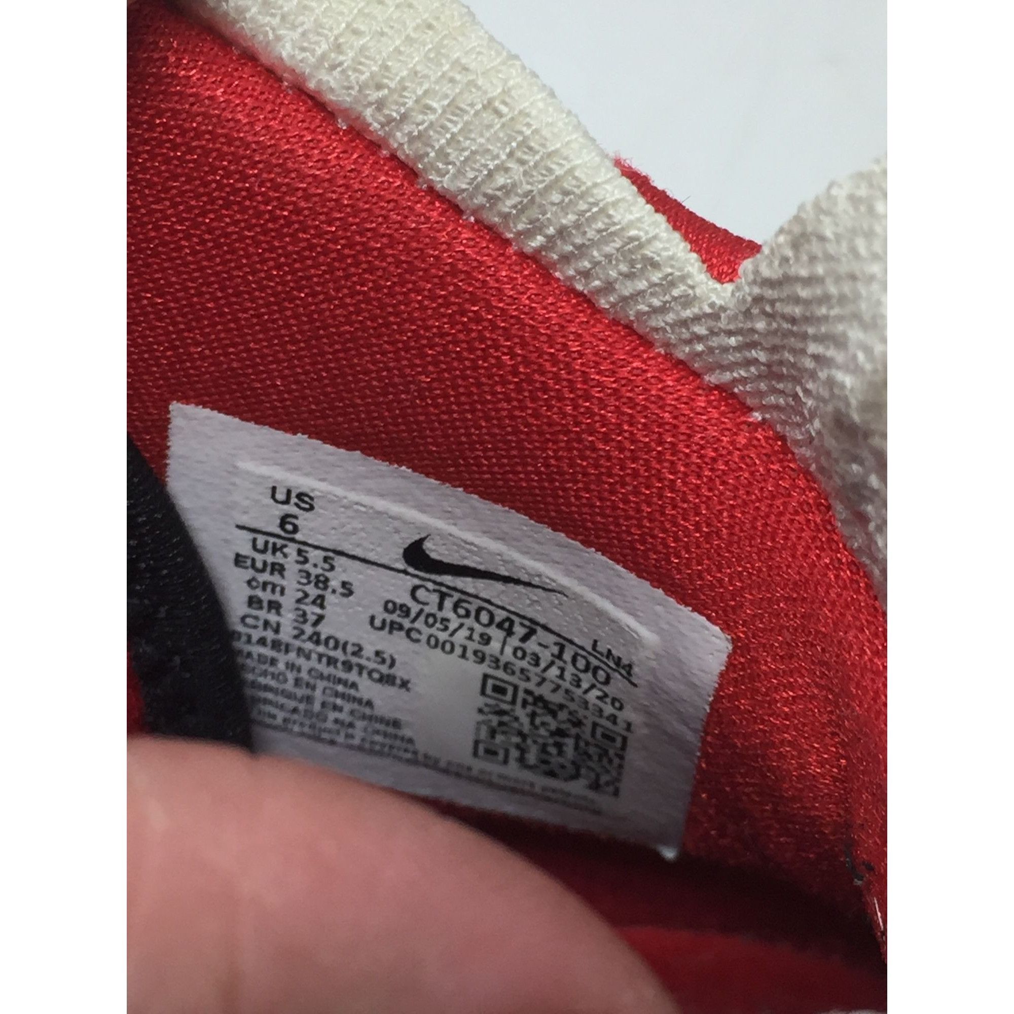 Nike Nike Lebron XVII 17 Grafiti Freestyle White/Red/Black Sneake Size US 6 / EU 39 - 13 Thumbnail