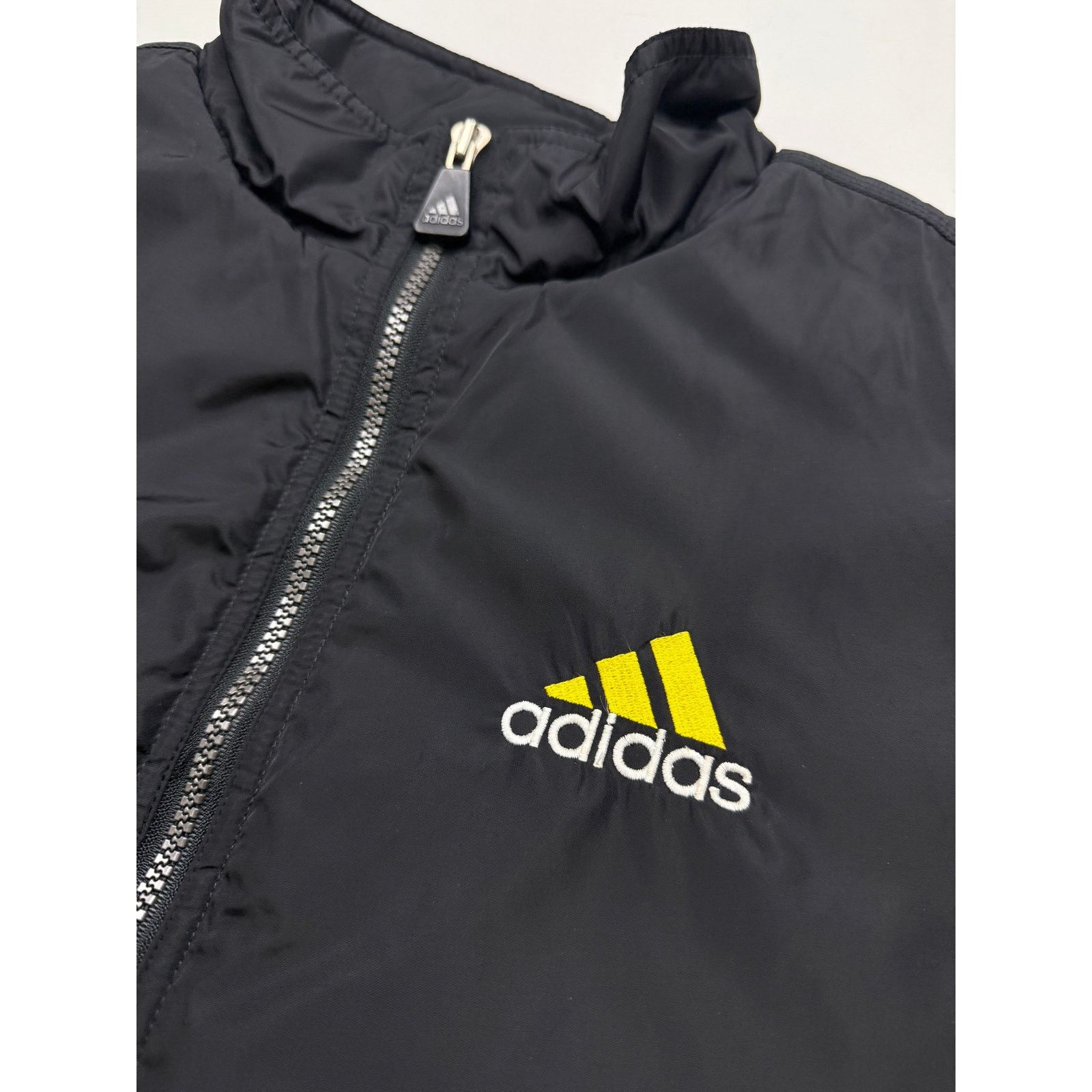 Vintage Vintage 90s Adidas Embroidered Logo Insulated M Size US M / EU 48-50 / 2 - 7 Thumbnail