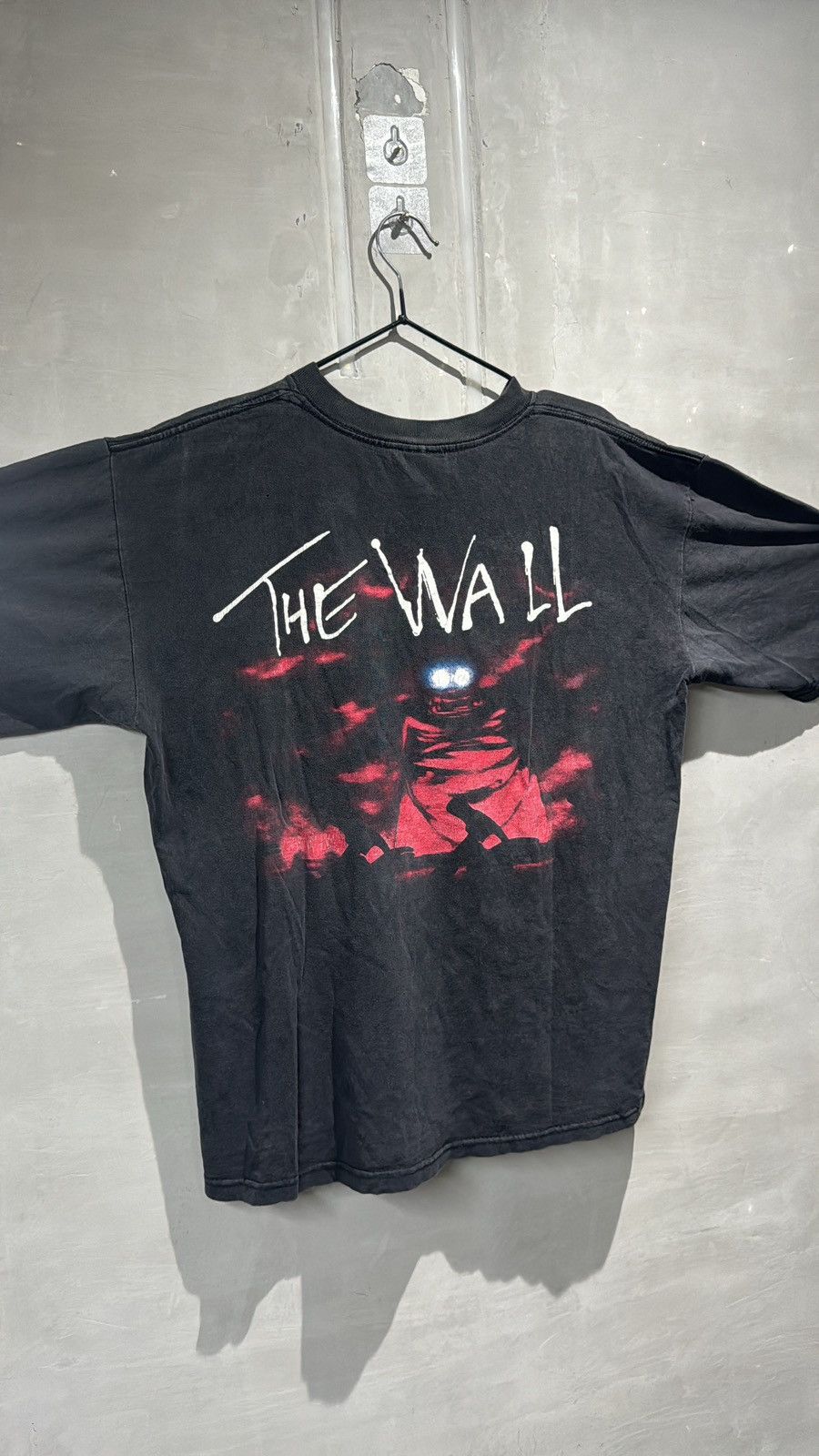 Band Tees × Pink Floyd × Vintage Vintage 90s Pink Floyd The Wall Tshirt Size US L / EU 52-54 / 3 - 15 Thumbnail
