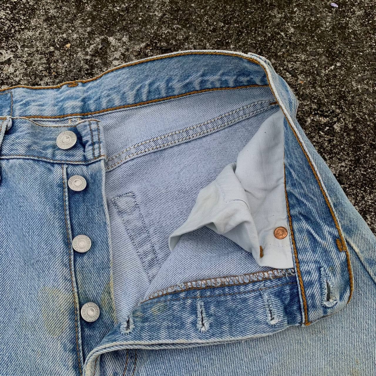 Levi's Vintage Clothing Vintage Levis 501 Fly Button Jeans Light Blue Wash Denim Size US 28 / EU 44 - 11 Thumbnail