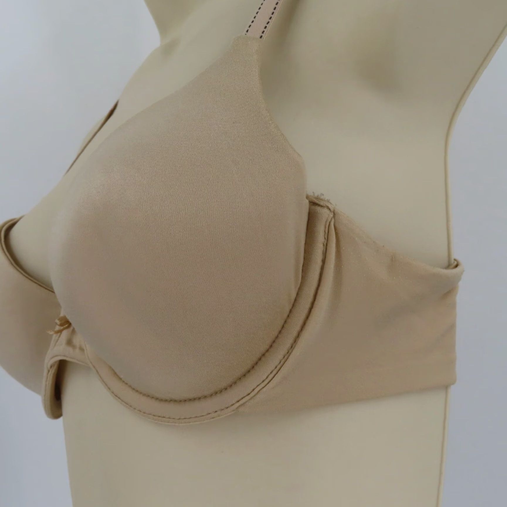 Vintage Maidenform 34B Bra Solid Beige 09402 Comfort Devotion Smooth Cup Underwire Lined T-Shirt Bra Womens Size ONE SIZE - 4 Thumbnail