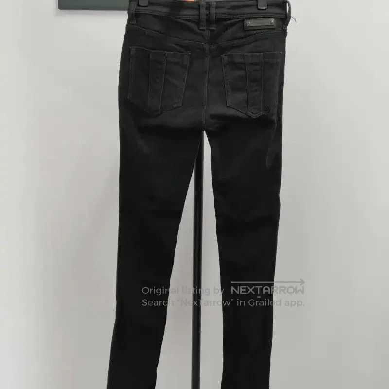 Burberry Burberry Women's Black Denim Pants in Size M. Size 26" / US 2 / IT 38 - 2 Thumbnail