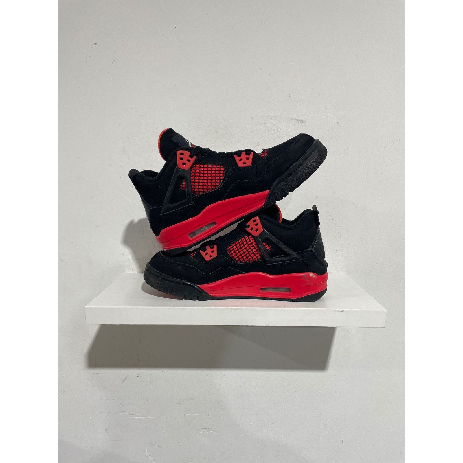 Nike NIKE JORDAN 4 RED THUNDER SIZE 7Y PREOWNED Size US 7 / EU 40 - 2 Thumbnail