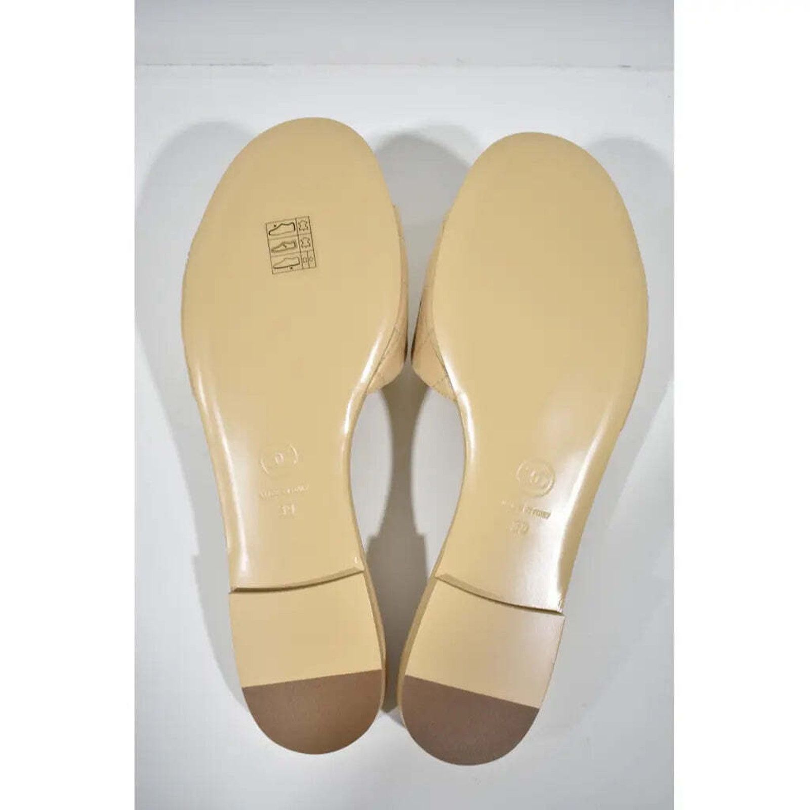 Chanel Chanel REV Beige Turnlock Quilted Gold CC Logo Mules Slide Size US 9 / IT 39 - 12 Thumbnail