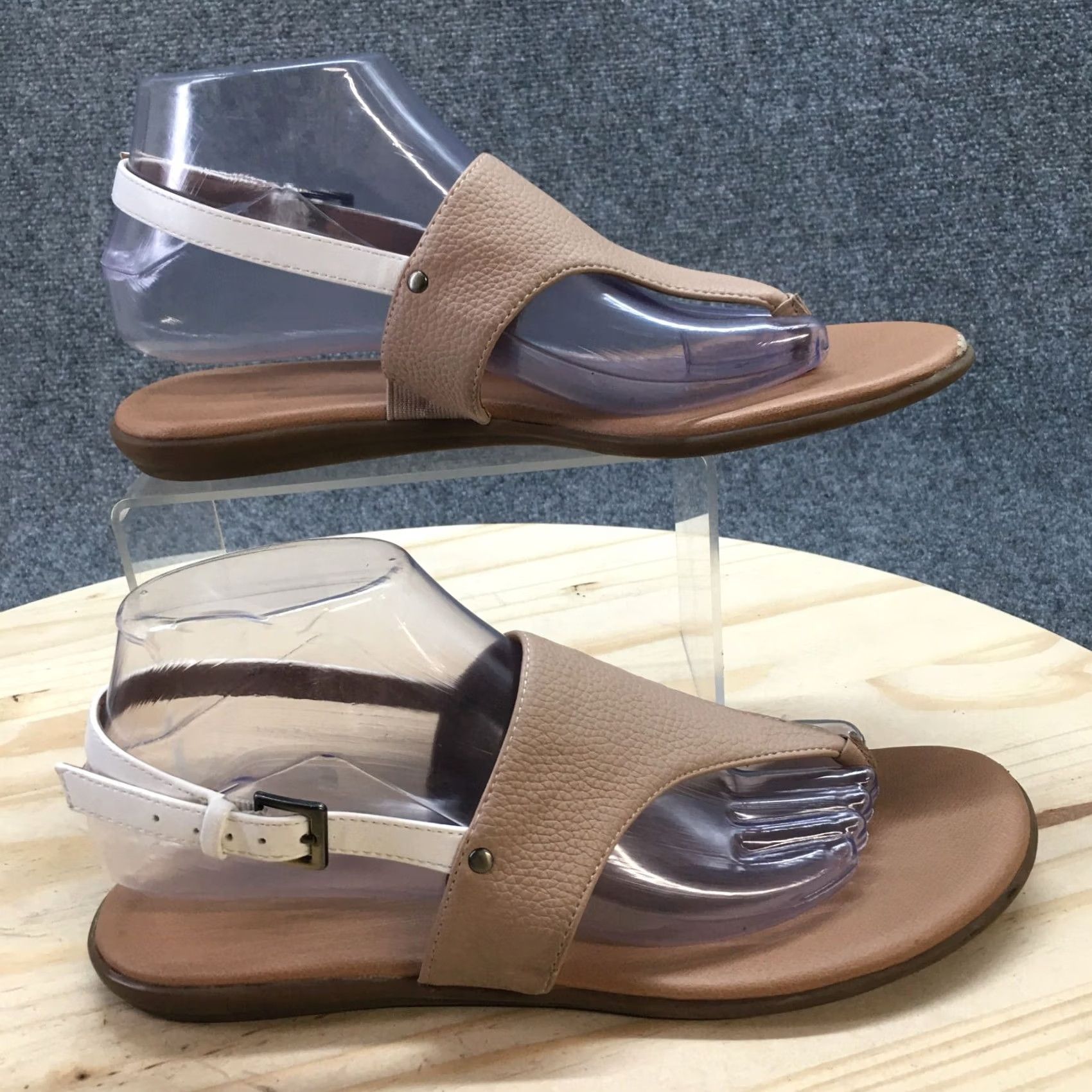 Vintage Aerosoles Sandals Womens 9 M Thong Slingback Beige Faux Leather Size US 9 / IT 39 - 2 Thumbnail