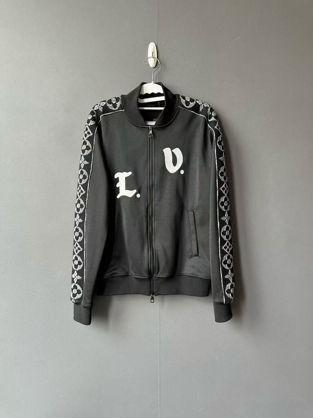 Louis Vuitton Louis Vuitton LV Side Three-Flower Jacket Size US S / EU 44-46 / 1 - 1 Thumbnail