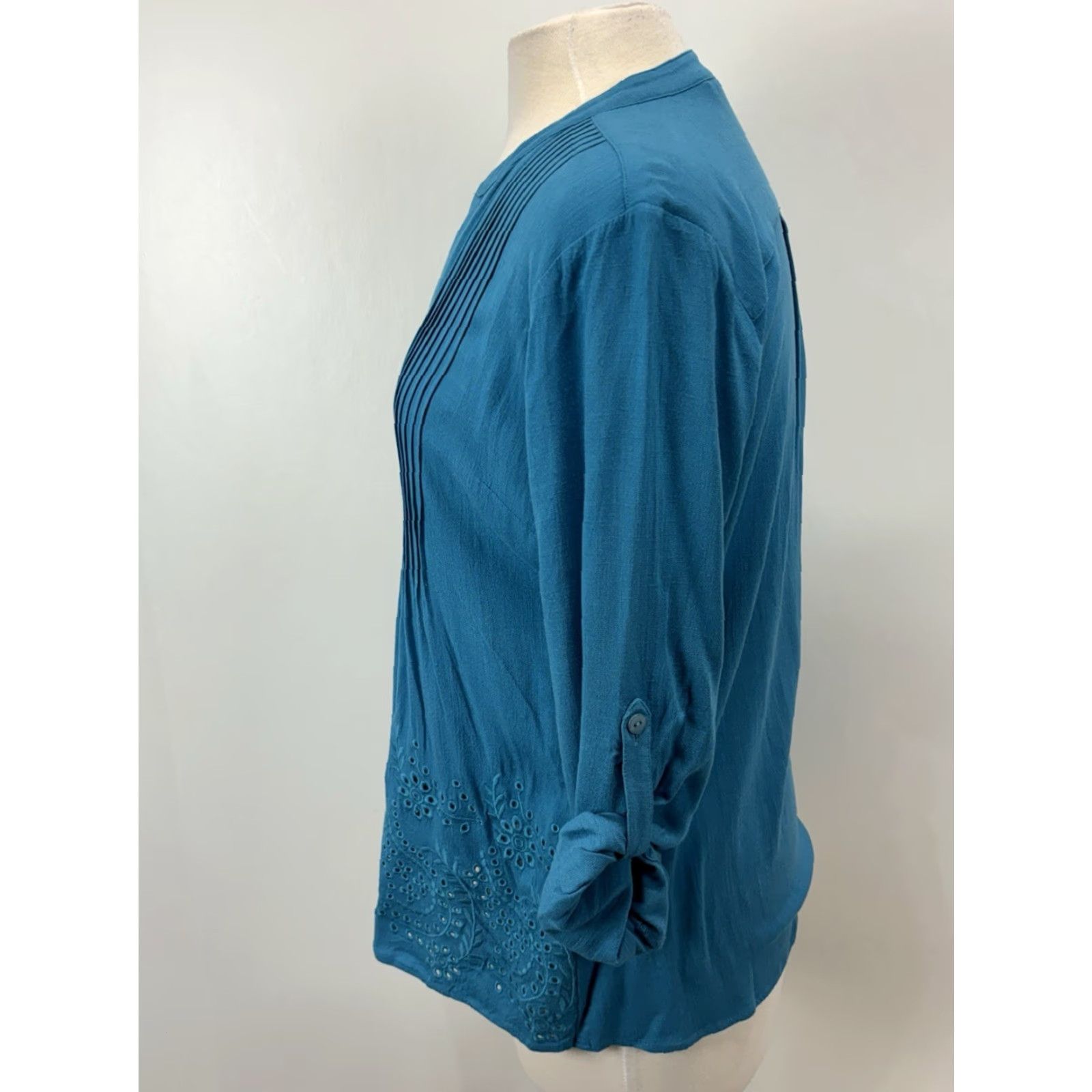 Soft Surroundings VINTAGE Soft Surroundings Tunic Blouse Shirt Womens Petite PM Teal Eyelet Embroidered Long Sleeve Button Roll Tab Rayon Blend United States? Size M / US 6-8 / IT 42-44 - 2 Thumbnail