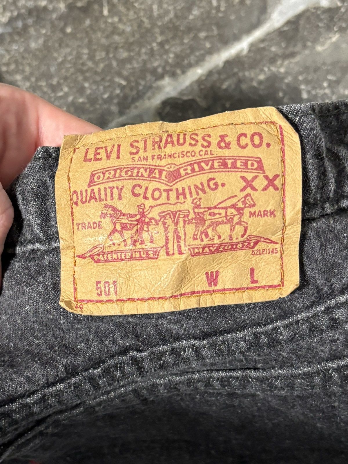 Levi's 1990s Levi’s 501 Made in Canada Vintage Levi’s Red Tab Black Size US 30 / EU 46 - 7 Thumbnail